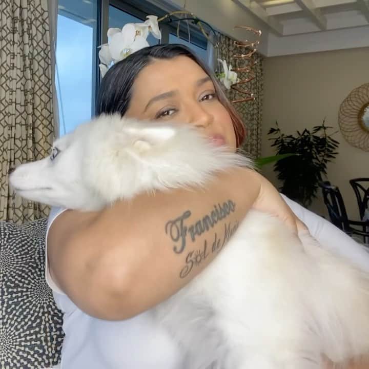 Preta Gilのインスタグラム：「Eu fui convidada para apresentar a nova temporada do Impulsione com Facebook e amei e ainda estou amando a série! Eu tenho aprendido muito através de conversas com tanta gente talentosa e empreendedora. Se você ainda não viu, vem ver porque o rolê tá cheio de dicas preciosas de como as plataformas do Facebook podem ajudar a conectar clientes para sua empresa crescer! Clique no link na bio para assistir. #impulsionecomfacebook #impulsioneconvida」