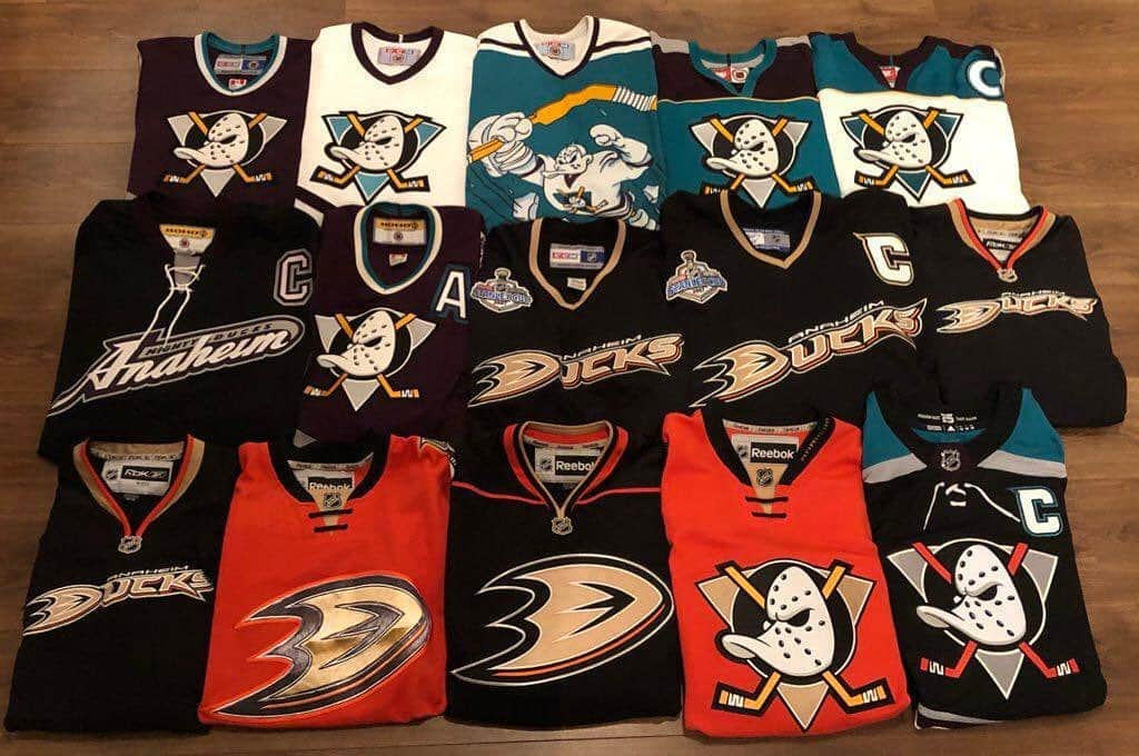 NHLさんのインスタグラム写真 - (NHLInstagram)「Going to need to make room for the @AnaheimDucks #ReverseRetro jersey! 😲 @adidashockey   (📷 TW/KBrunings)」11月25日 6時09分 - nhl