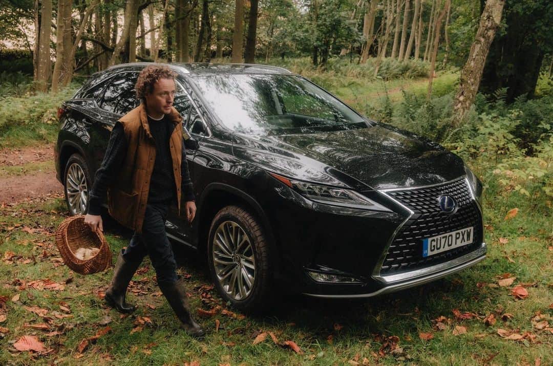 Lexus USAさんのインスタグラム写真 - (Lexus USAInstagram)「Join Scottish chef Tom Kitchin as he goes hunting, foraging, and fishing in the Highlands to inspire his seasonal cooking in the latest installment of #JourneysinTaste. Learn more at the link in our bio.」11月25日 6時14分 - lexususa
