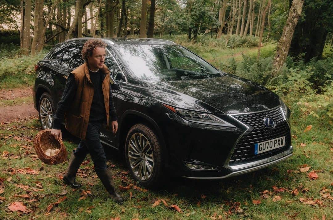 Lexus USAのインスタグラム：「Join Scottish chef Tom Kitchin as he goes hunting, foraging, and fishing in the Highlands to inspire his seasonal cooking in the latest installment of #JourneysinTaste. Learn more at the link in our bio.」