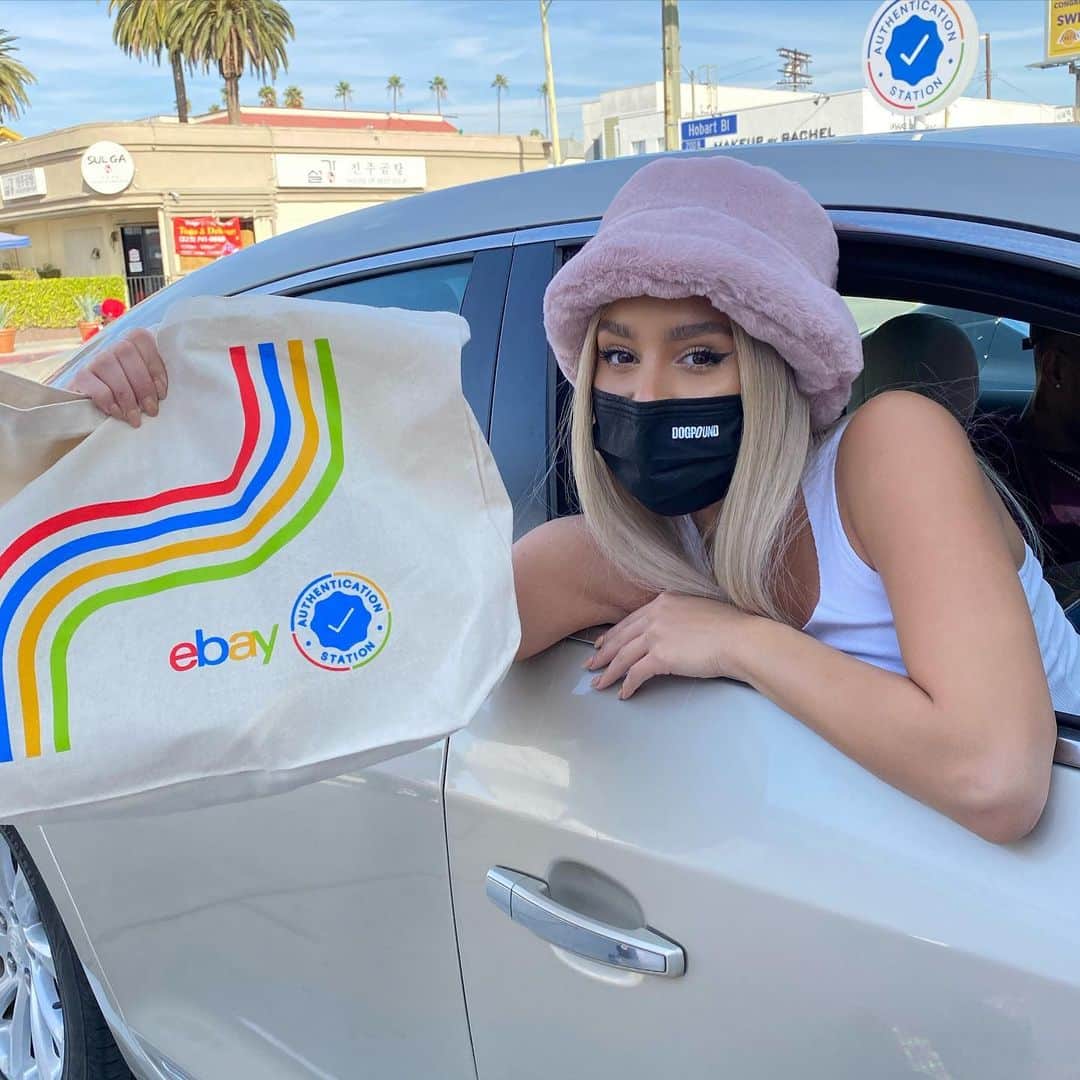 Val Mercadoのインスタグラム：「✨Partnering with @ebay to share the news about their Authenticity Guarantee Service. I visited the @ebay Authentication Station and it was amazing, I got my sneakers evaluated and appraised. If you’re a sneakerhead or watch collector make sure you look for the blue check mark and check @ebays new program to make sure you’re getting authentic watches and sneakers for your collection! Link in bio for more info! #eBayPartner #eBayAuthentic」