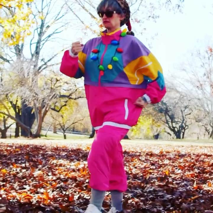 イングリッド・マイケルソンのインスタグラム：「Come to my Holiday Hop show on Dec 10th to see my alter ego “Ethel” work those wet and mushy POTATOES! #WAMP 🥔 🎄link in bio!」