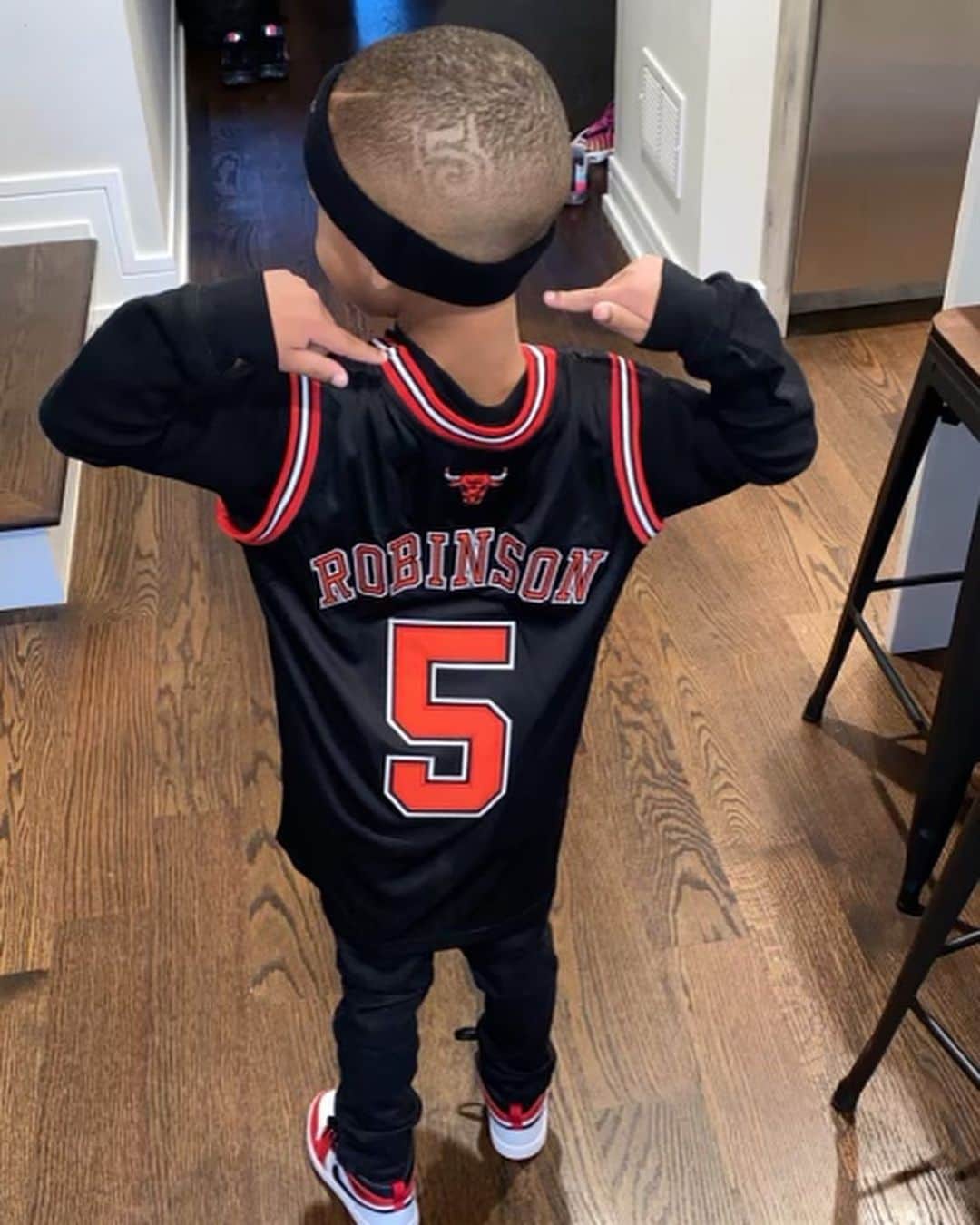 ネイト・ロビンソンのインスタグラム：「Happy 5th bday to the coolest five year old on the planet, daddy loves you son & I can’t wait to see you !!! Times flies when ur having fun 🤩 #Holdat」