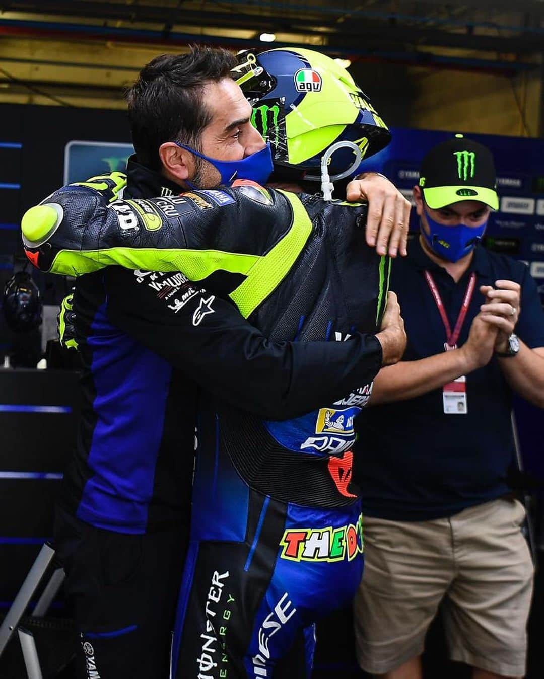 バレンティーノ・ロッシさんのインスタグラム写真 - (バレンティーノ・ロッシInstagram)「Thanks @yamahamotogp for 15 unforgettable years.was really funny,I enjoyed a lot every moments.We were a great team. 📸 @gigisoldano @falex79」11月25日 6時58分 - valeyellow46