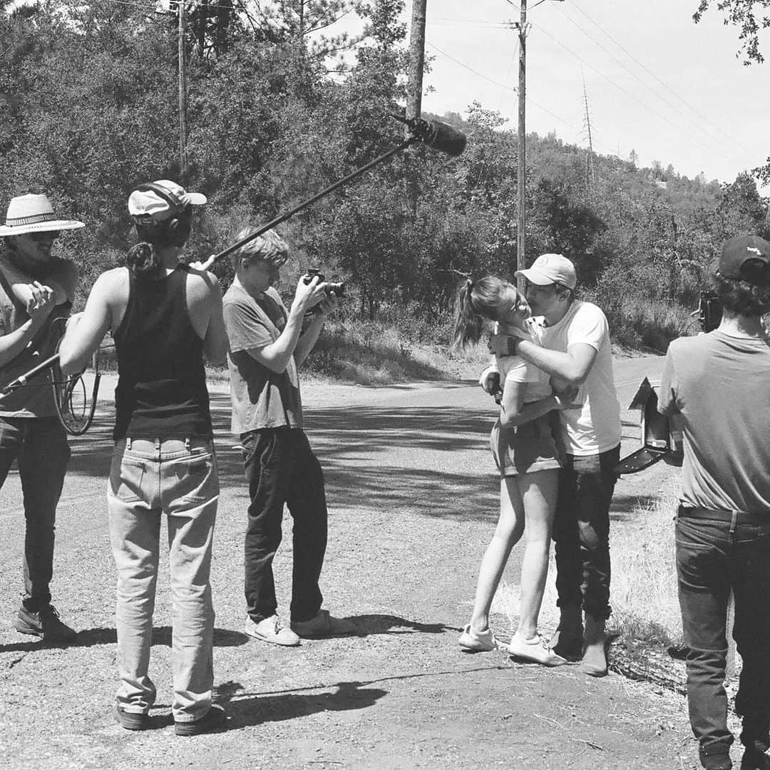 のインスタグラム：「Breaking Ground will be postponed this week for the holiday, but please enjoy these behind the scenes photos of us sweating, swearing, and swaddling. We are currently building some further installments on the land and what was seemingly a spur of the moment idea has now become something really special to all of us. Hope you’ve been enjoying so far and let us know your thoughts! Happy holidays.」