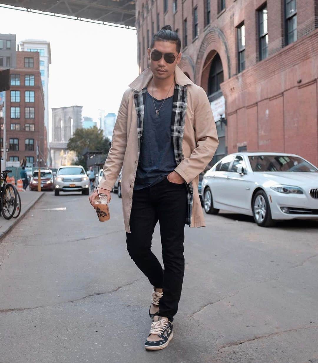ハドソンのインスタグラム：「Morning Rituals: coffee and your go-to pair.」