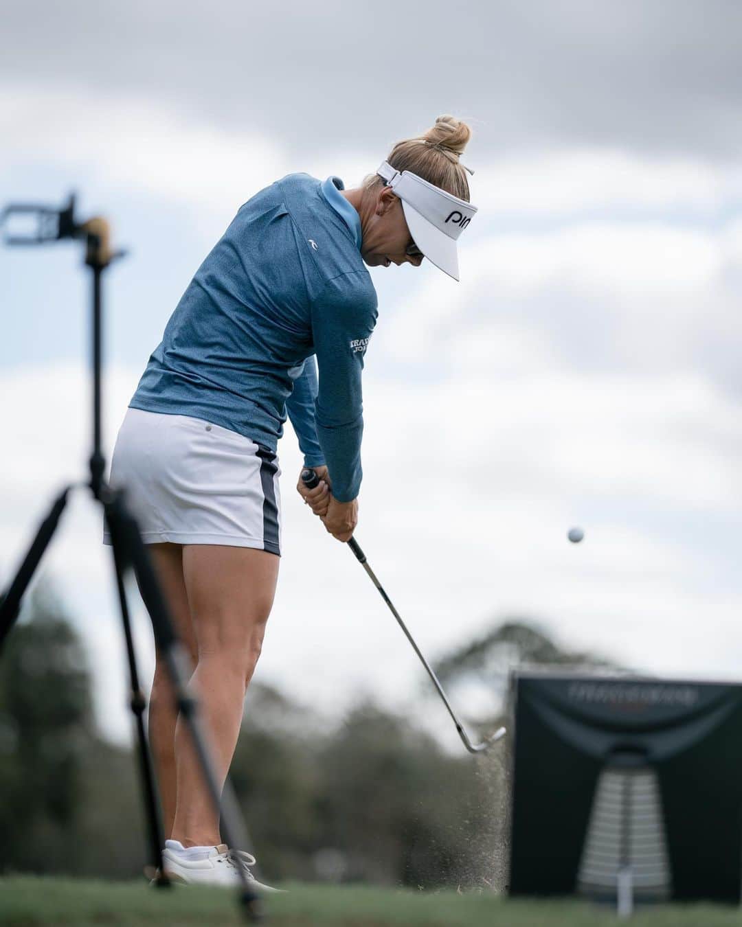 Pernilla Lindbergさんのインスタグラム写真 - (Pernilla LindbergInstagram)「@dantayloruk10 got me covered from every angle 📸 * Back of the range session at my home course today before Texas next week👍🏻🥶 Gonna be frosty in Dallas. We are pretty spoiled in Florida to be fair! 🌞🐊🌴 Happy Thanksgiving to all my American friends! Much to be thankful for..... hitting golf balls in the sun!🙏🏻」11月25日 7時12分 - pernillagolf