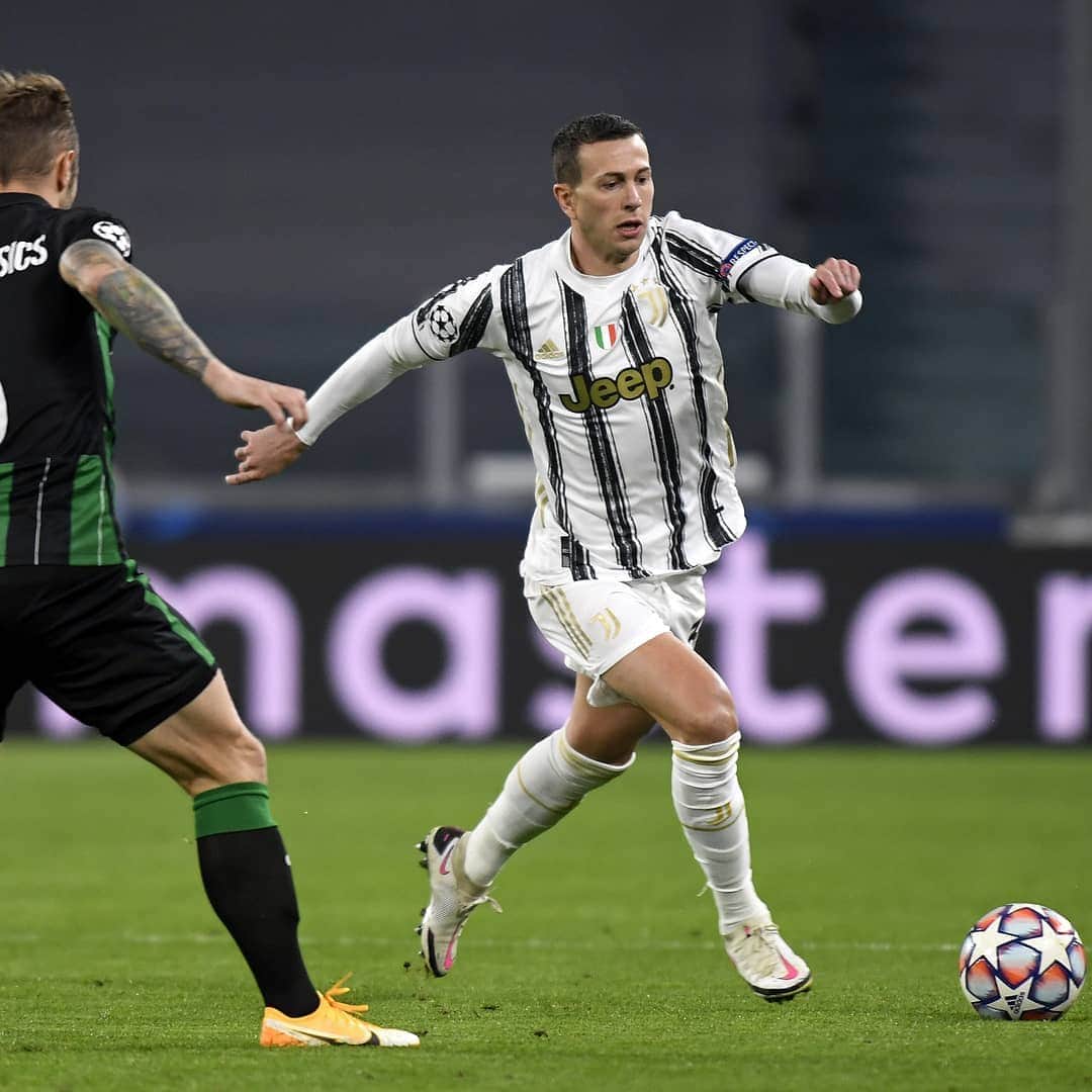 フェデリコ・ベルナルデスキのインスタグラム：「Qualificati!! #UCL last-16 ⚪⚫ #FinoAllaFine #ForzaJuve」