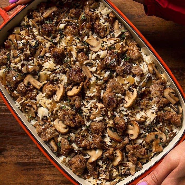ジョンソンヴィルのインスタグラム：「Thanksgiving Menu Inspiration to please even the pickest of palates:   🦃ᴡɪʟᴅ ʀɪᴄᴇ, sᴀᴜsᴀɢᴇ & sᴀɢᴇ sᴛᴜғғɪɴɢ 🦃ᴡʜɪsᴋᴇʏ ᴀᴘᴘʟᴇ sᴀᴜsᴀɢᴇ sᴛᴜғғɪɴɢ 🦃ᴛᴏᴀsᴛᴇᴅ ʙʀɪᴏᴄʜᴇ, sᴘɪɴᴀᴄʜ & sᴀᴜsᴀɢᴇ sᴛᴜғғɪɴɢ 🦃ᴏʀɪɢɪɴᴀʟ ʜᴏʟɪᴅᴀʏ sᴛᴜғғɪɴɢ 🦃sᴘɪᴄʏ ᴊᴀʟᴀᴘᴇɴᴏ & ᴄʜᴇᴅᴅᴀʀ ᴄᴏʀɴʙʀᴇᴀᴅ sᴛᴜғғɪɴɢ  #LinkinBio for some last minute menu inspo 😉」