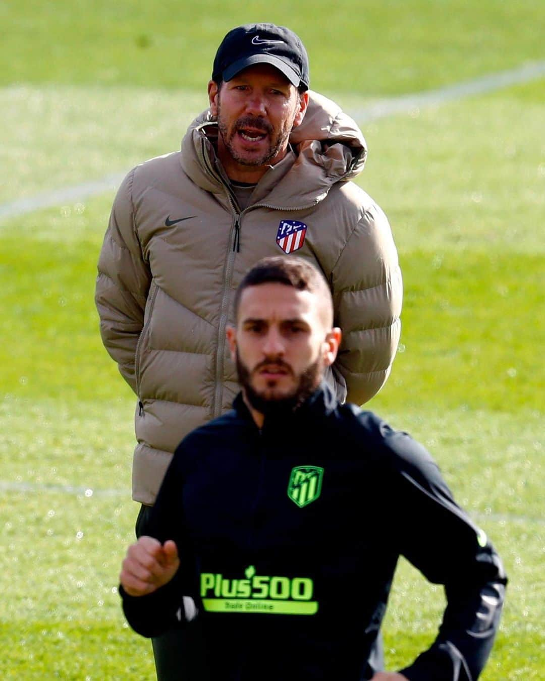 LFPさんのインスタグラム写真 - (LFPInstagram)「©️oach & ©️aptain! PURE @atleticodemadrid! ❤️  ¡Entrenador y ©️apitán! ¡PURO #Atleti!  #Simeone #Koke #LaLiga #LaLigaSantander #Football #YouHaveToLiveIt #HayQueVivirla」11月25日 7時28分 - laliga