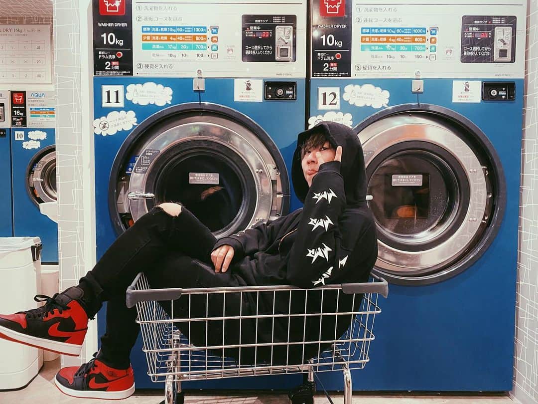 TAK-Zのインスタグラム：「👅✌🏾 はんくんかっちょいいパーカーありがとございます。 @voicemagicianjp #hankun #🛒」