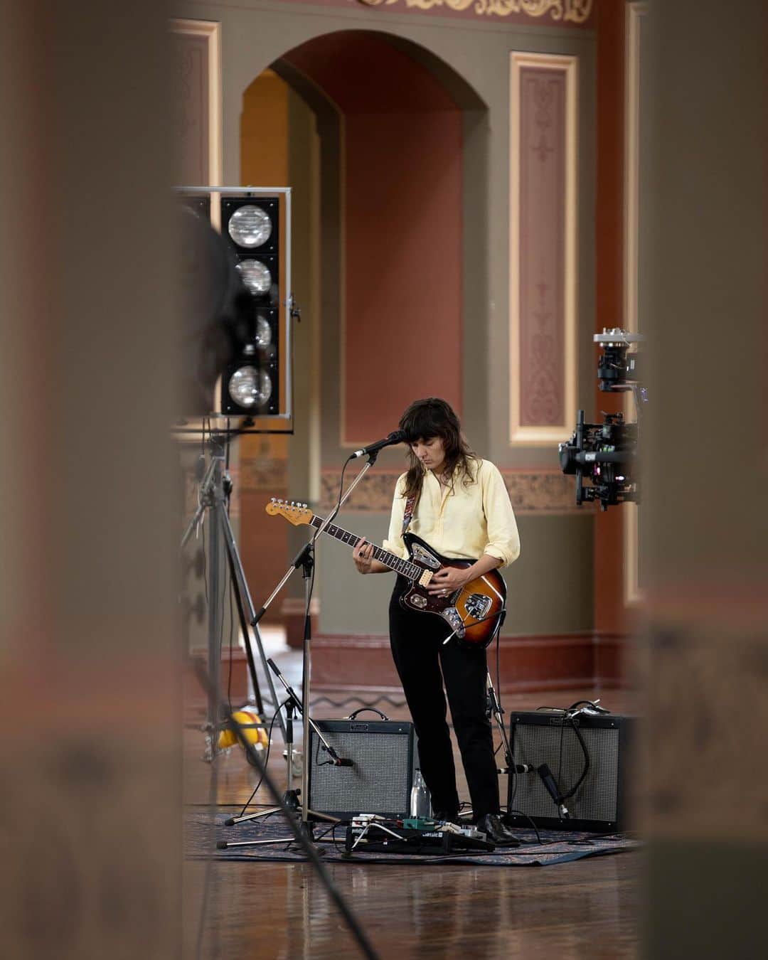 コートニー・バーネットのインスタグラム：「Mailing list pre-sale tickets are on sale now for From Where I’m Standing: Live from @royalexhibitionbuilding, Melbourne livestream. Check your inbox and junk mail for pre-sale code and info (and a 20% early bird discount). Link in bio 💛 Pic by @marcelle_bradbeer」