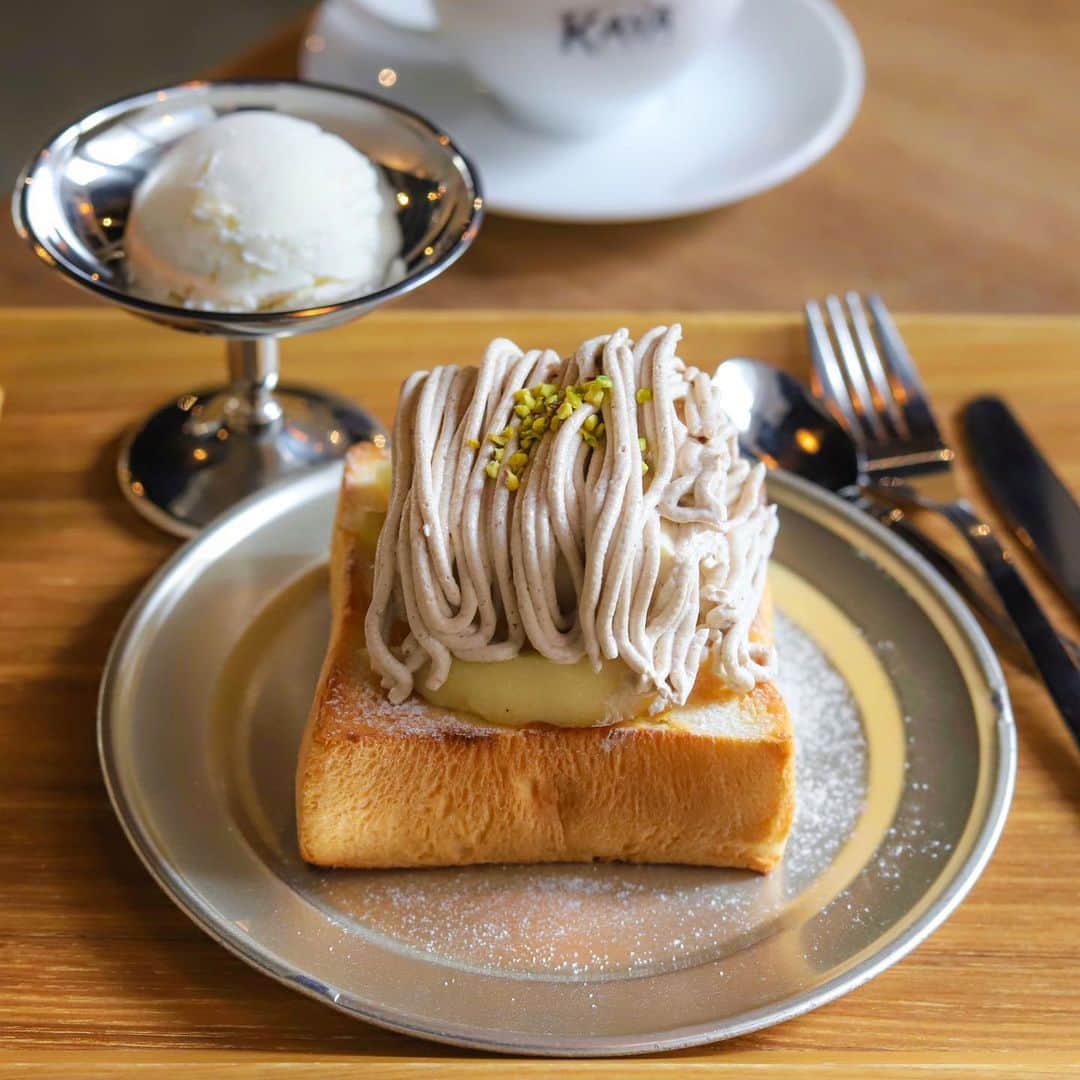 きょん。さんのインスタグラム写真 - (きょん。Instagram)「.  .  KAYA KOBE @kayacafe_kobe  ぷるっとした 豆腐チーズクリームと トロッとした モンブランクリームの下には しゃきっとした ラフランス。  ザクっと弾ける トーストと絡めて...🤤  adress:神戸市中央区栄町通3丁目1-18 ハーバービル3F  #KAYAKOBE #sweets#tofu#toast」11月25日 7時43分 - kyon_tokiiro