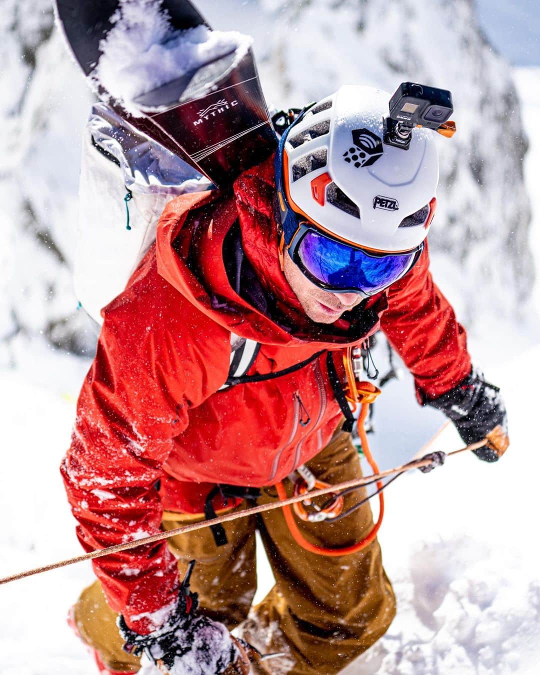 マウンテンハードウェアのインスタグラム：「Before you hunt for your next line, you have to find your armor. This way for our latest Snowsports Collection… (Link in bio.) Photo: @mathis_dumas.」