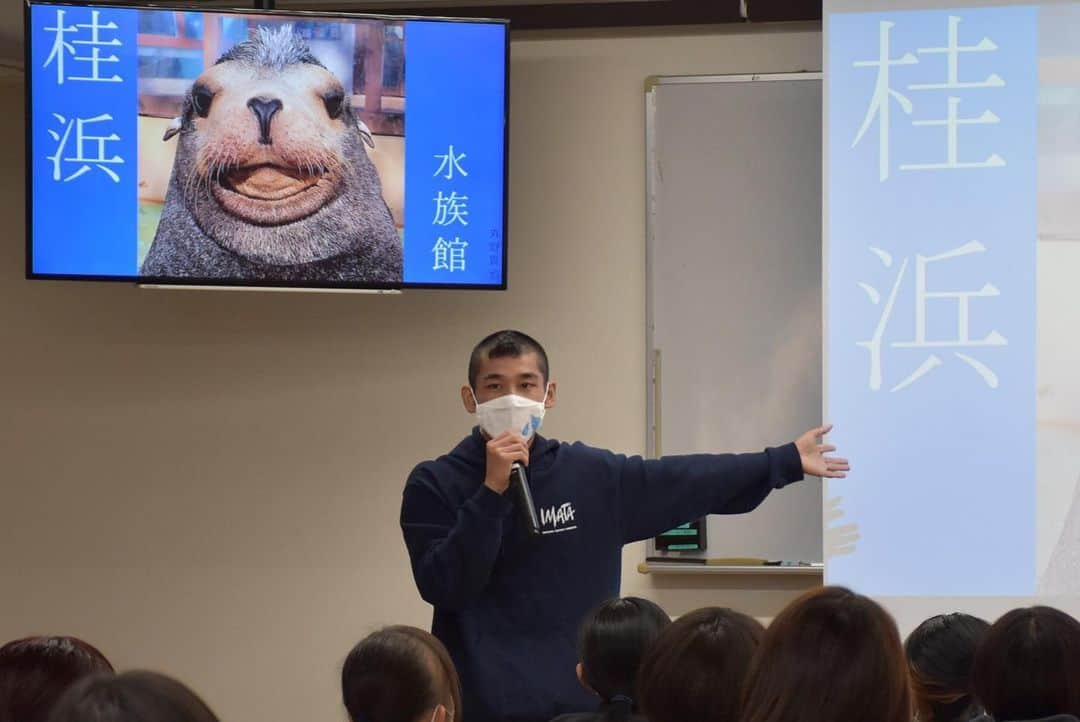 大阪ECO動物海洋専門学校さんのインスタグラム写真 - (大阪ECO動物海洋専門学校Instagram)「【SNSでも大人気✨桂浜水族館】  大阪ECO卒業生の丸野さんが、ドルフィントレーナー専攻の学生のために特別講義をしてくださいました😊✨  丸野さん、ありがとうございました📖  #桂浜水族館 #桂浜 #ハマスイ #まるのん #海獣トレーナー #大阪eco #大阪ECO動物海洋専門学校 #動物 #専門学校 #動物看護師 #ドッグトレーナー  #ペットトリマー #ドルフィントレーナー #飼育 #アクアリスト #家庭犬」11月25日 13時12分 - osaka_eco