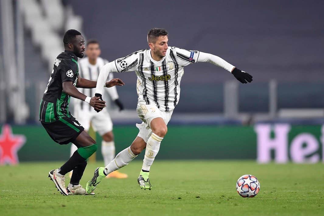 ロドリゴ・ベンタンクールのインスタグラム：「Partita non facile ma abbiamo ottenuto quello che volevamo. Vittoria e qualificazione agli ottavi di #UCL ⚽️🏳️🏴 @championsleague @juventus  No fue fácil pero conseguimos lo que queríamos. Victoria y clasificación a octavos de #UCL ⚽️🏳️🏴 @championsleague @juventus」
