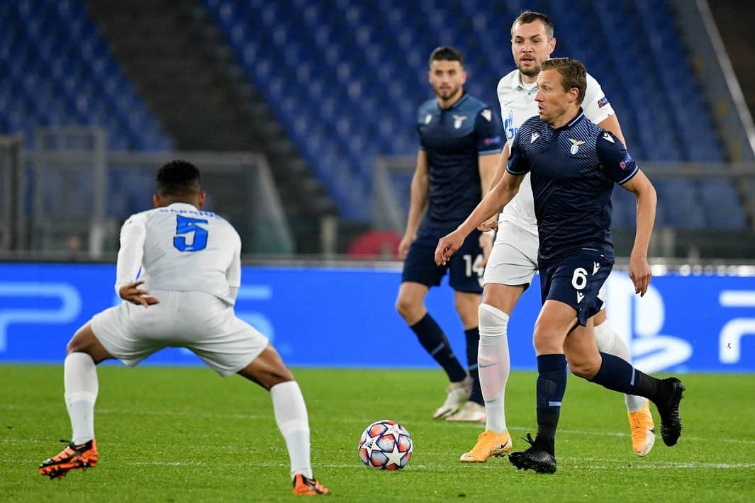 ルーカス・レイヴァのインスタグラム：「Altra vittoria importante per nostro percorso .  #championsleague #lazio」