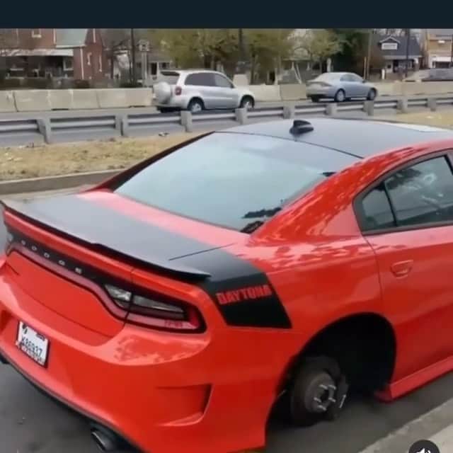 ファンクマスター・フレックスのインスタグラム：「Yo? What the hell? I didn’t know people strip cars anymore? via: @chargerclub HOW MUCH ARE THE PARTS STOLEN OFF THIS CAR WORTH?」