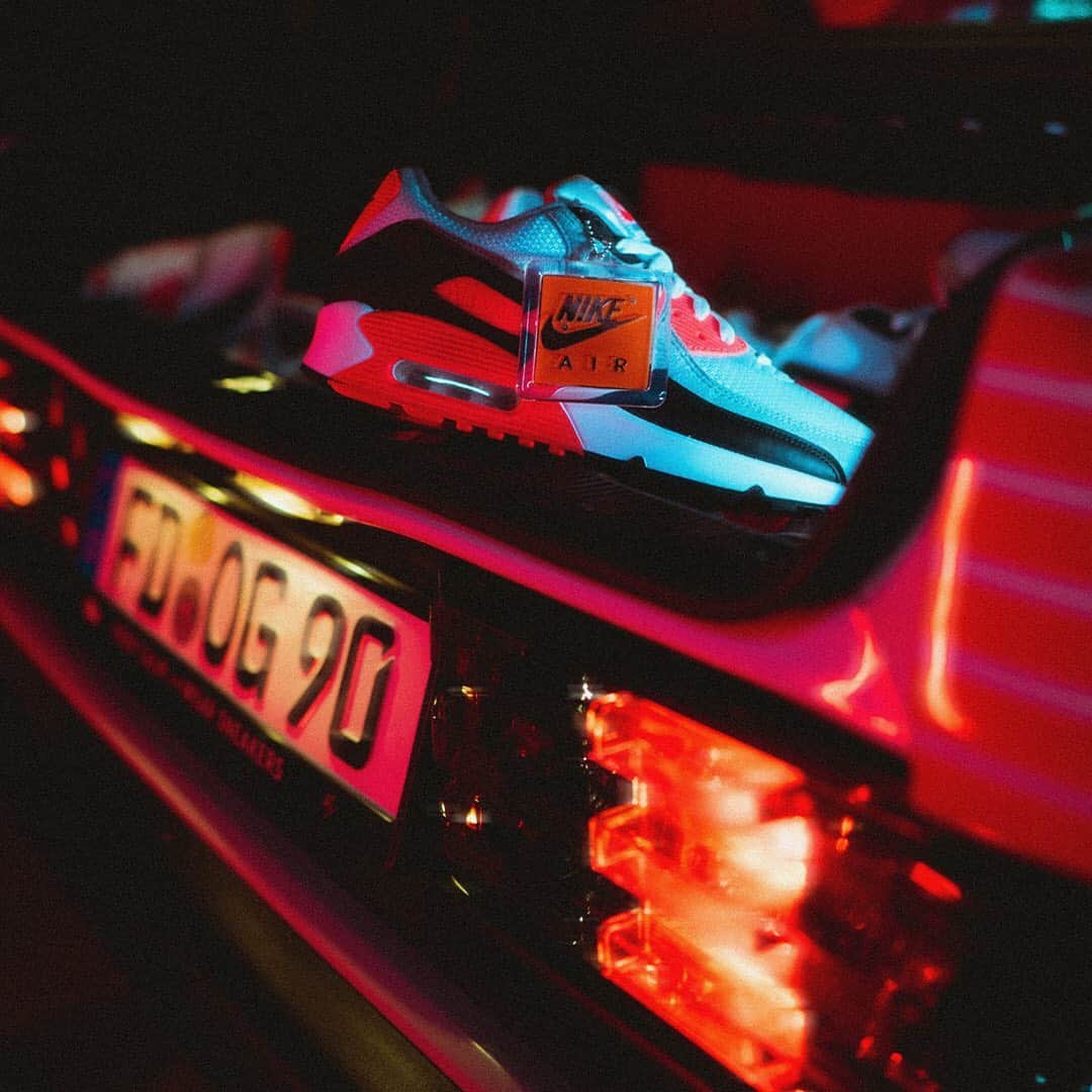 HYPEBEASTさんのインスタグラム写真 - (HYPEBEASTInstagram)「@hypebeastcarclub: @43einhalb's @mercedesbenz 190E is celebrating the legendary @nike Air Max 90 "Infrared." The car features a number of visible upgrades to make it fit the shoe and 43einhalb’s message. For example, the wheels feature center-locking caps that are finished with the stalwart’s signature, while the hood takes after Rolls-Royce‘s “Spirit of Ecstasy” as it now sports an Air Max 90 hood ornament — and because Rolls-Royce’s mascot is called Emily, the new AM90 decoration has been aptly named “Air-maly.” Altogether, this is a huge nod to the ’90s — and not just the shoe. Check the link in bio on how you could win this nostalgic car.⁠⠀ Photo: 43einhalb⁠」11月25日 7時56分 - hypebeast