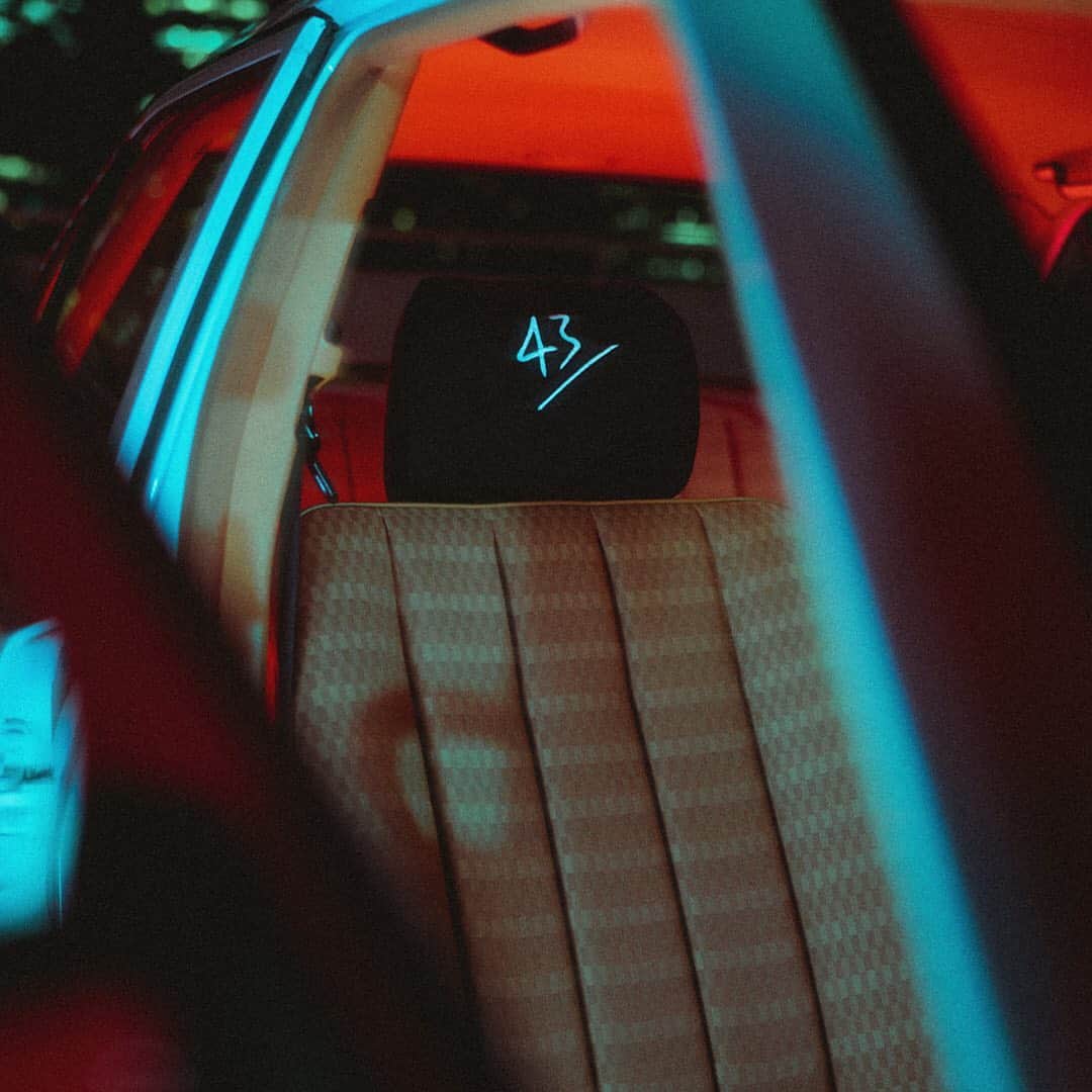 HYPEBEASTさんのインスタグラム写真 - (HYPEBEASTInstagram)「@hypebeastcarclub: @43einhalb's @mercedesbenz 190E is celebrating the legendary @nike Air Max 90 "Infrared." The car features a number of visible upgrades to make it fit the shoe and 43einhalb’s message. For example, the wheels feature center-locking caps that are finished with the stalwart’s signature, while the hood takes after Rolls-Royce‘s “Spirit of Ecstasy” as it now sports an Air Max 90 hood ornament — and because Rolls-Royce’s mascot is called Emily, the new AM90 decoration has been aptly named “Air-maly.” Altogether, this is a huge nod to the ’90s — and not just the shoe. Check the link in bio on how you could win this nostalgic car.⁠⠀ Photo: 43einhalb⁠」11月25日 7時56分 - hypebeast