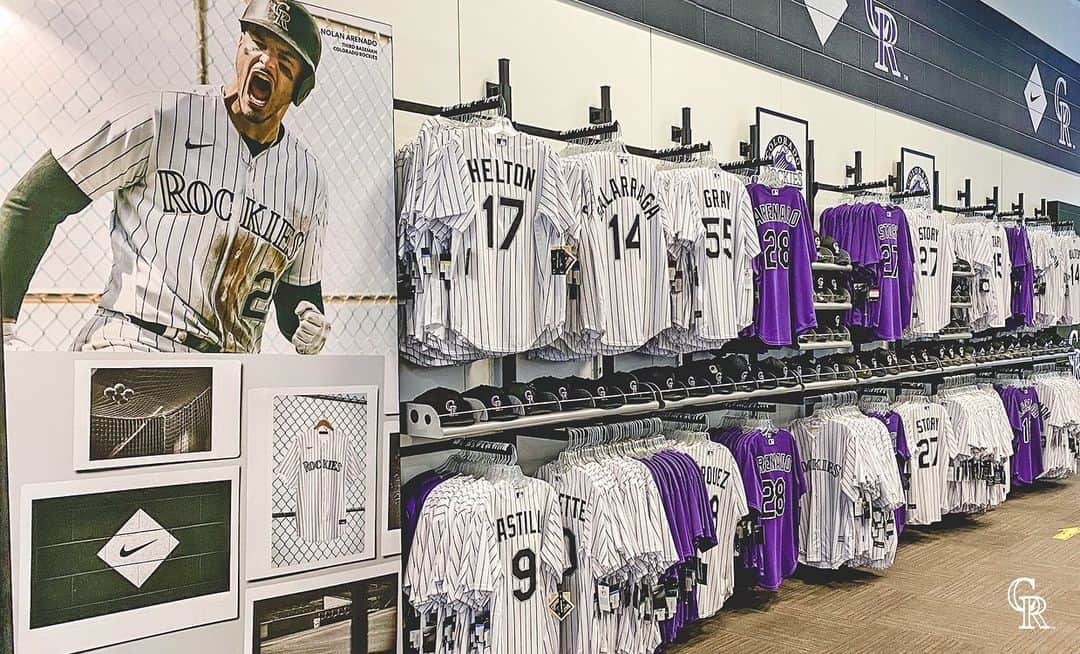 コロラド・ロッキーズのインスタグラム：「Swing by @roxdugoutstores for our 4040 #BlackFriday Sale!  40% off regularly priced items and 40% off already discounted Majestic player product, this Friday and Saturday at all locations: Rockies.com/dugoutstores」