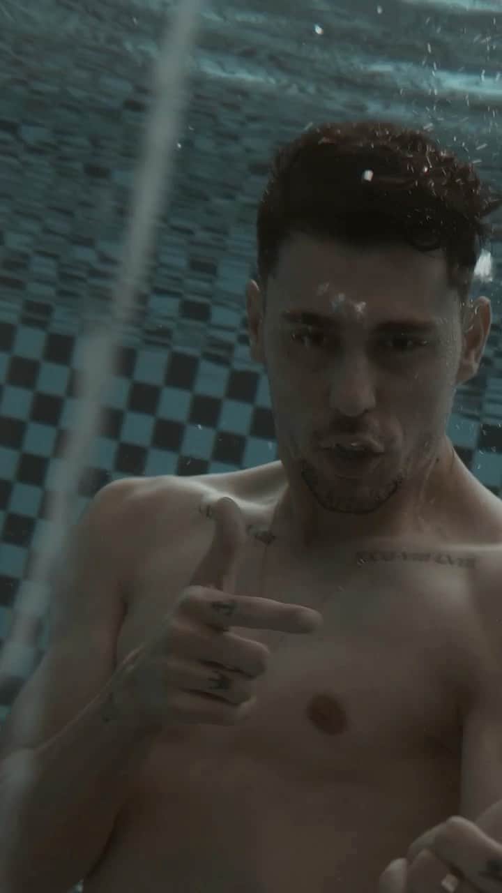 ダニーロ・フェルナンド・アベラールのインスタグラム：「Dias de luta, dias de Gloria! 🙏🏻💪🏻  🎥: @crissevieri  @one9content   #Rehab #Corinthians #Recovery」