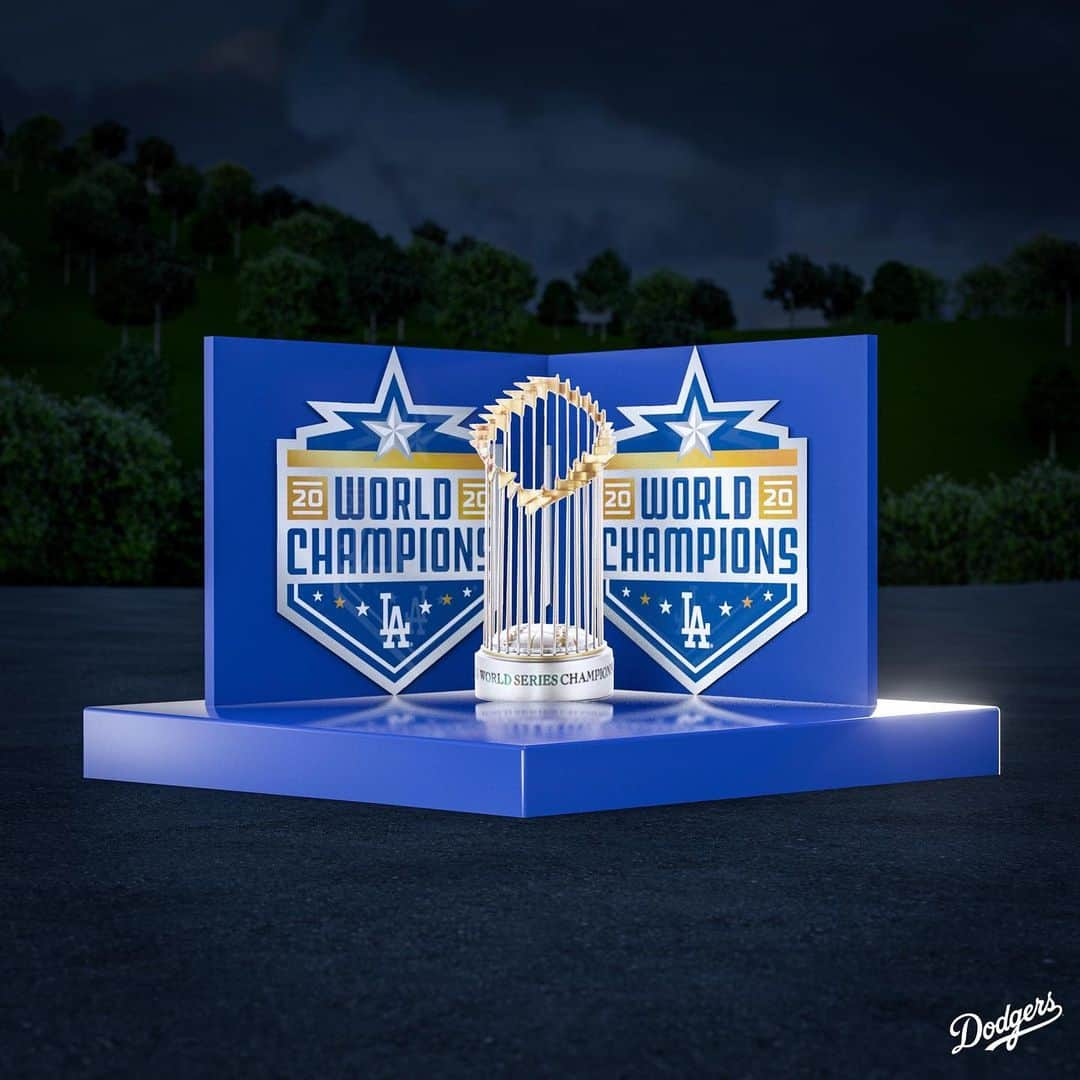 Los Angeles Dodgersさんのインスタグラム写真 - (Los Angeles DodgersInstagram)「Do it for the ‘gram. ⁣ ⁣ Don’t miss opening week for the #DodgersHolidayFestival starting this Friday! Get your tickets now at Dodgers.com/holidayfestival.」11月25日 8時33分 - dodgers