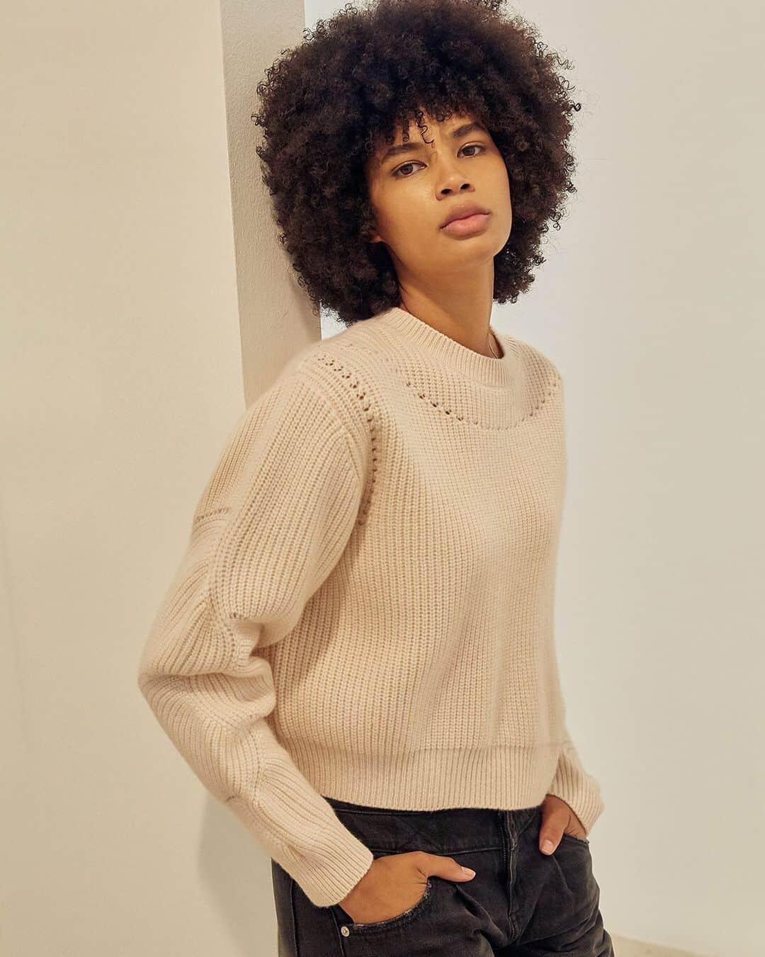 カレントエリオットのインスタグラム：「the gaia is a warm welcome for cold weather  #currentelliott #sweaterweather #cozy #knits #fall #fashion」