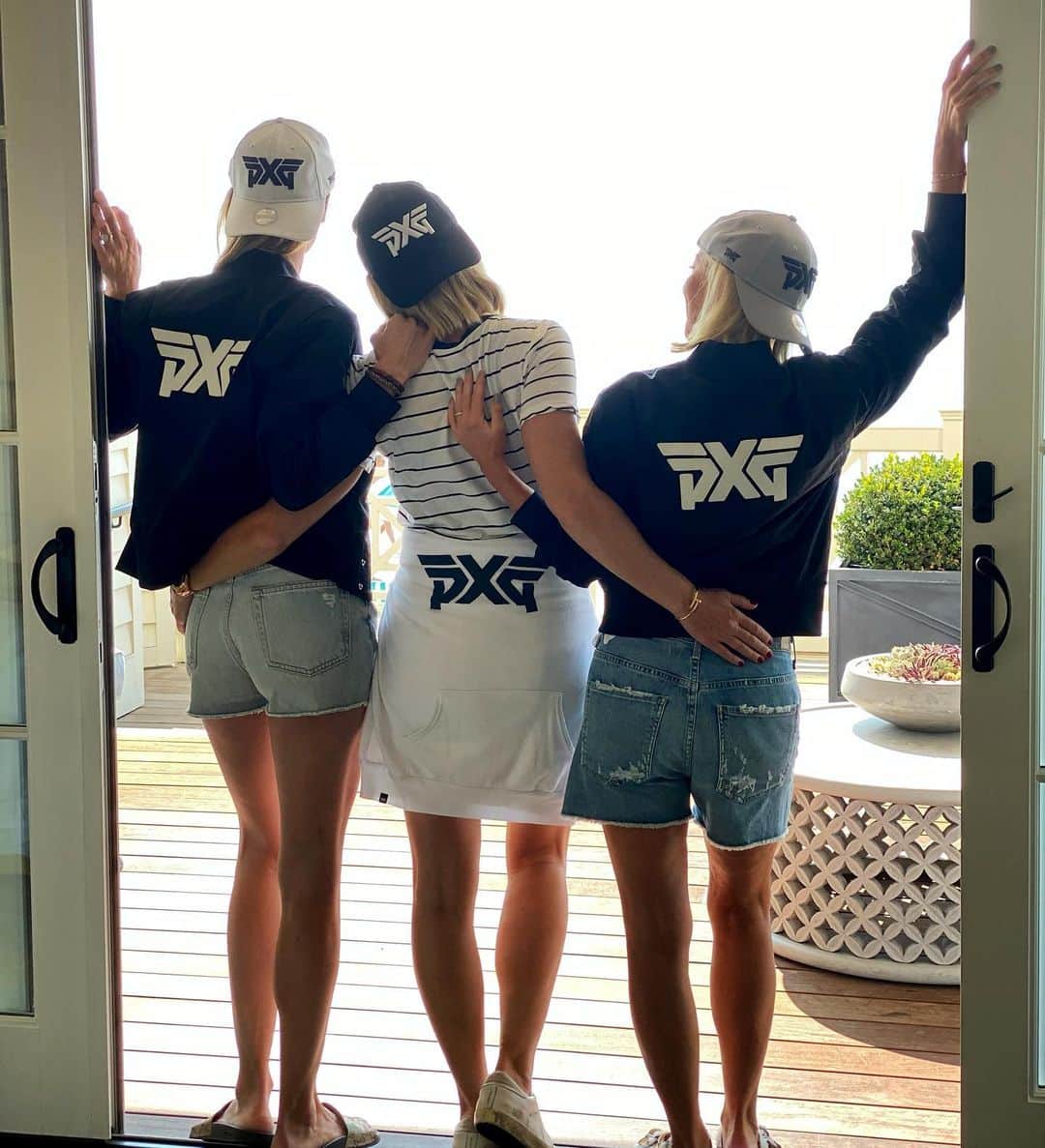 アンナ・ローソンのインスタグラム：「Always better together! #pxgapparel」