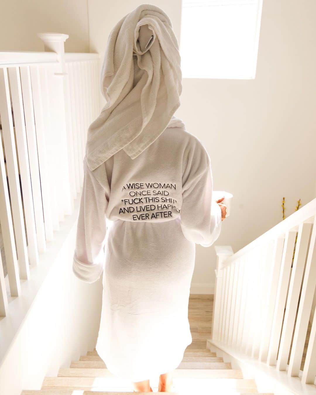 メリッサ・モリナロさんのインスタグラム写真 - (メリッサ・モリナロInstagram)「It's ROBE SEASON!!! Every Woman should own plush robe that feels like heaven every time you put it on! Checkout my Robe collection with @latradingco link in bio!! The perfect gift for the holidays! Ps I'm so excited to show you our new campaign!!」11月25日 9時03分 - melissamolinaro