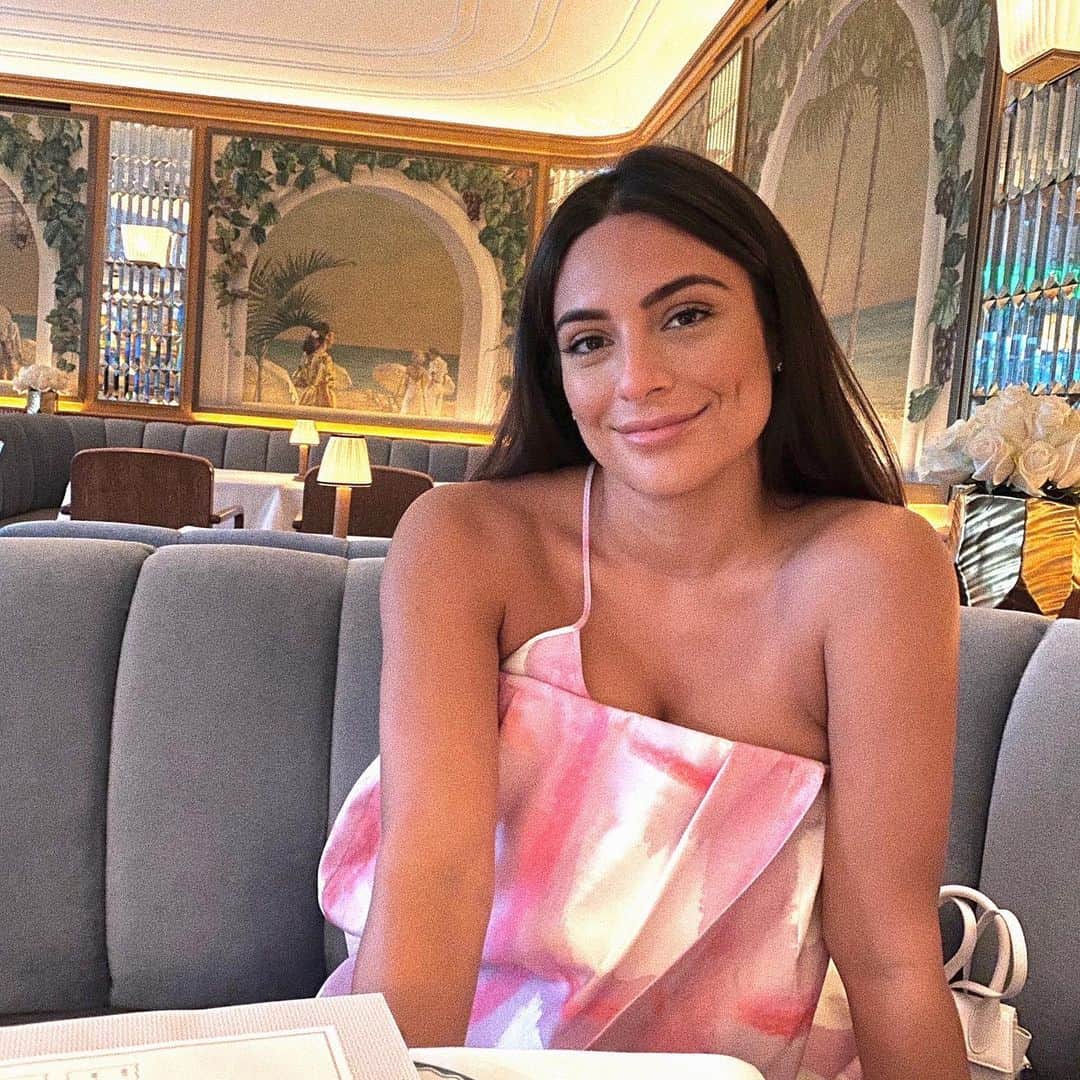 Ana Brenda Contrerasのインスタグラム：「Ser feliz sin tanto cuento 🙏🏼💕」