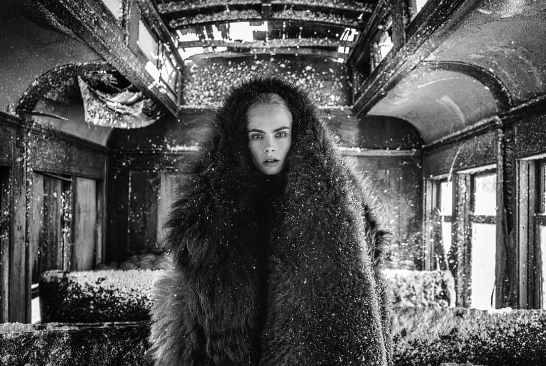 カーラ・デルヴィーニュのインスタグラム：「Wild Wild West.   Photos by my genius friend @davidyarrow shot in the mountains of Montana - an absolutely unforgettable experience.  Proceeds from “On The Road Again” will go towards my foundation’s efforts to help the environment, encourage female empowerment, and fight institutionalized racism. See the full collection at davidyarrow.com   Photographed by @davidyarrow  Hair @mararoszak  Makeup @mollyrstern  Styling @marielhaenn」