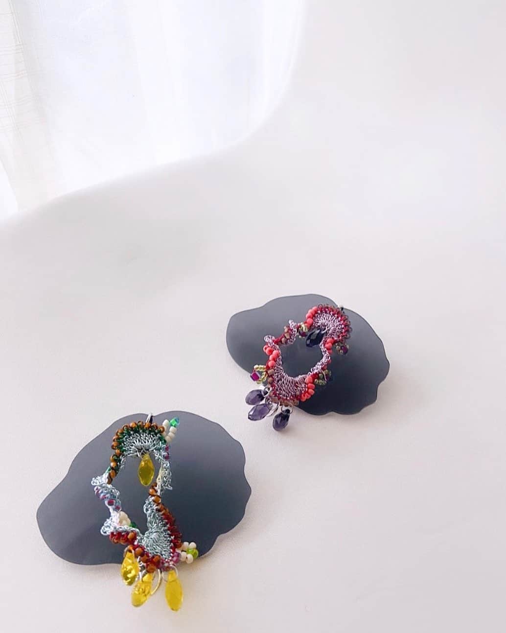 蓮沼千紘さんのインスタグラム写真 - (蓮沼千紘Instagram)「👂💎✨. . 完売中のear pieceも2点ですが本日店頭に納品いたします。 こちらもECに掲載されるのは後日になりますが店頭優先のため店頭でsoldになった際にはECには掲載されません。  よろしくお願いします💞 . . .  〈OIL  Accessory  fair〉 場所  OILby美術手帖  https://oil.bijutsutecho.com/ 東京都渋谷区宇田川町15-1 渋谷PARCO 2階 店頭販売期間　 2020年11月18日から12月25日まで。 11月25日11時からOILby美術手帖ECサイトでの販売をスタート予定。  #shinshinaneddy #aneddy #oilbybt #oilby美術手帖  #渋谷parco  #chihirohasunuma  #knitwork #handwork」11月25日 9時29分 - knitchihiro