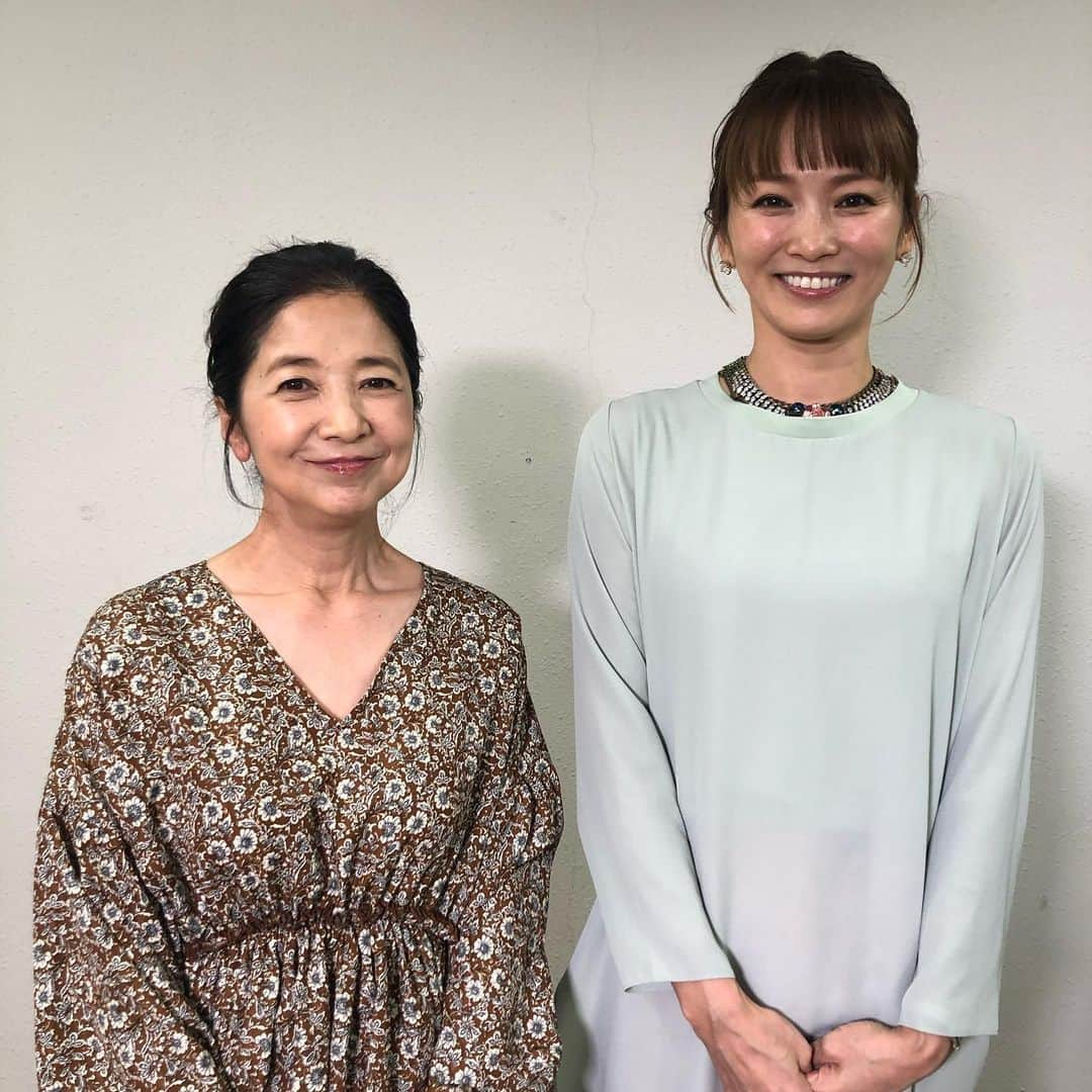 宮崎美子さんのインスタグラム写真 - (宮崎美子Instagram)「おはようございます。残念ながら昨日の『ヒルナンデス　コーデバトル』は負けてしまいました〜😂 温泉にデート⁉️に行く時のコーディネートという難しいお題。 一点づつ見ていると、これは自分には似合わないのではないか…と不安があったものの、全部選び終わりトータルで見てみると、なんだかしっくり大丈夫。さすが倉本さん！ 自分ではなかなか出来ないコーディネートを一生懸命考えていただき、倉本さん、ありがとうございました😊  #ヒルナンデス#コーデバトル #倉本康子 #温泉旅行」11月25日 9時45分 - miyazakiyoshiko.official