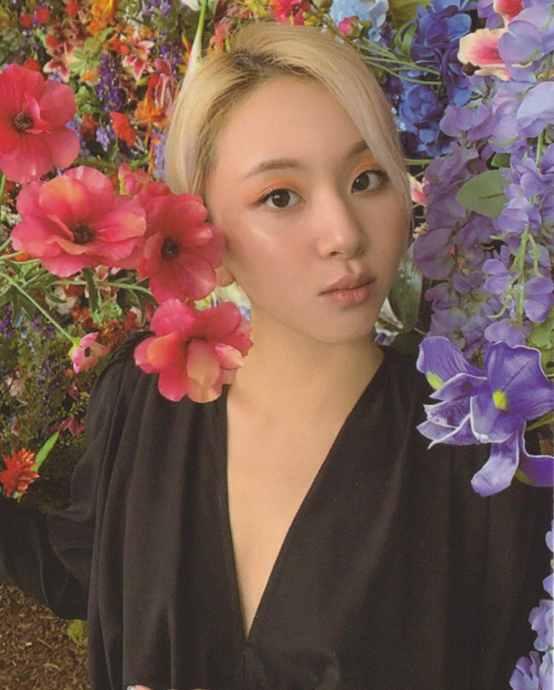 チェヨンさんのインスタグラム写真 - (チェヨンInstagram)「eyes wide open album cards scan #chaeyoung #채영 #twice #트와이스 #prettyrapstarchaeyoung  cr. timetotwicee」11月25日 9時39分 - twicechaeyoung