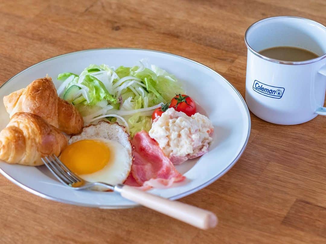 haru.のインスタグラム：「. 息子の一生に一度の修学旅行なくなったんだよな。 でもgo toで旅行はできて、海外からも入国できちゃうっていう…。 謎でしかない。 . . 今日もお仕事DAY。 週末のイベントまでに終わらせておかなければ…。」