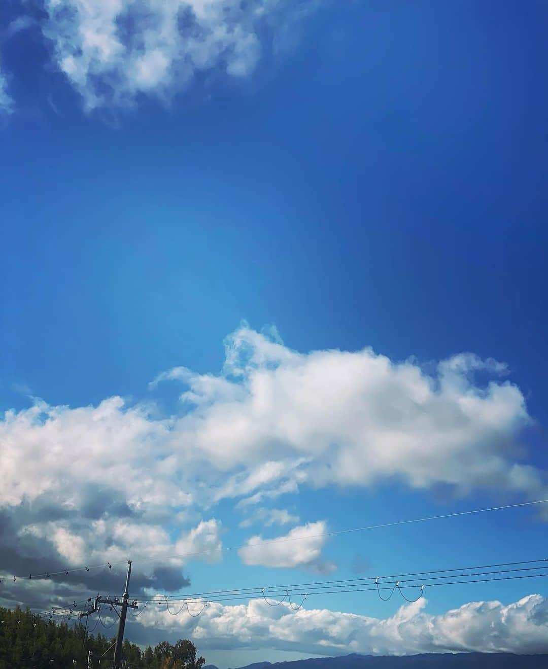 Erenaさんのインスタグラム写真 - (ErenaInstagram)「☁️☁️🌈☁️☁️ Nice weather.  I want to go out. . ぁあ〜〜いいお天気… お出かけしたくなる…🥺 . #niceweather#good#weather#sky#blue#endless#faraway#leadme#despair#sorrow#pain#いいお天気#お出かけしたくなる#空」11月25日 9時41分 - o1.erena.1o_