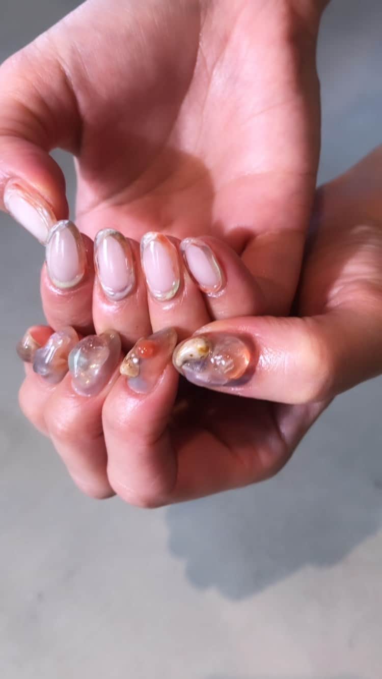 のインスタグラム：「🆕nails🤍🤍🤍 . @lovl_harajuku  . #nails #nailstagram #newnail #stonenails #fashion #art #instagood #cutenails #lovlnails #tokyo #japan #harajuku」