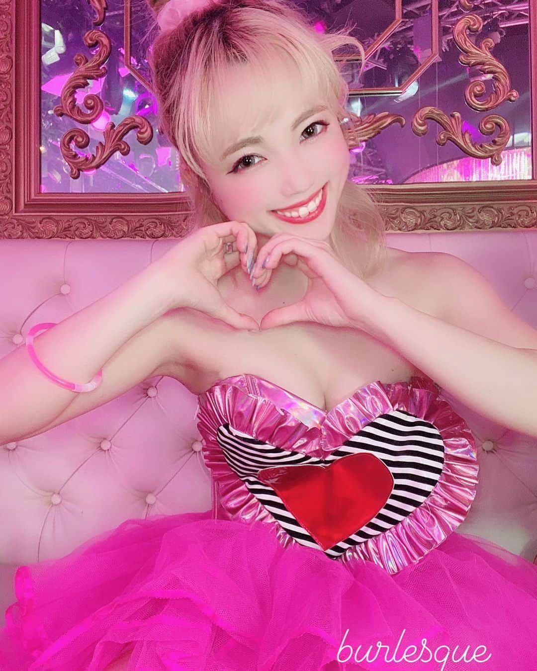 yokoのインスタグラム：「. 昨日はいなりさんバースデーでアイドルして りぼんの日イベントで踊れる可愛いさくらんぼをやって めっちゃハードな日でしたが 一日中楽しかったです🎀 . 2部ではいなりさんがバーンのクイーンさせてくださったり ネバエンのリバイバルで 1番だいすきなベルにならせていただけた事が わたし的にめっちゃ嬉しかったっ🌹 いなりさんとりぼんさんに感謝です🥺💓 . ありがとうございました💕 お2人と写真を撮り忘れた事が心残りです、、😣 . . .  . . . . . . . . . . . . . . #エンタメ活動を止めない #アジア一のエンターテインメント #burlesque#burlesque lesquetokyo#バーレスク東京#ダンサー#透明少女#model#hairmake#makeup#love#ootd#fashion#instagood#instalike#instafashion#tokyo#white #오오티디‭#셀카#메이크업#머리스타그램 #お洒落さんと繋がりたい#カメラ好きな人と繋がりたい#モデル#東京」