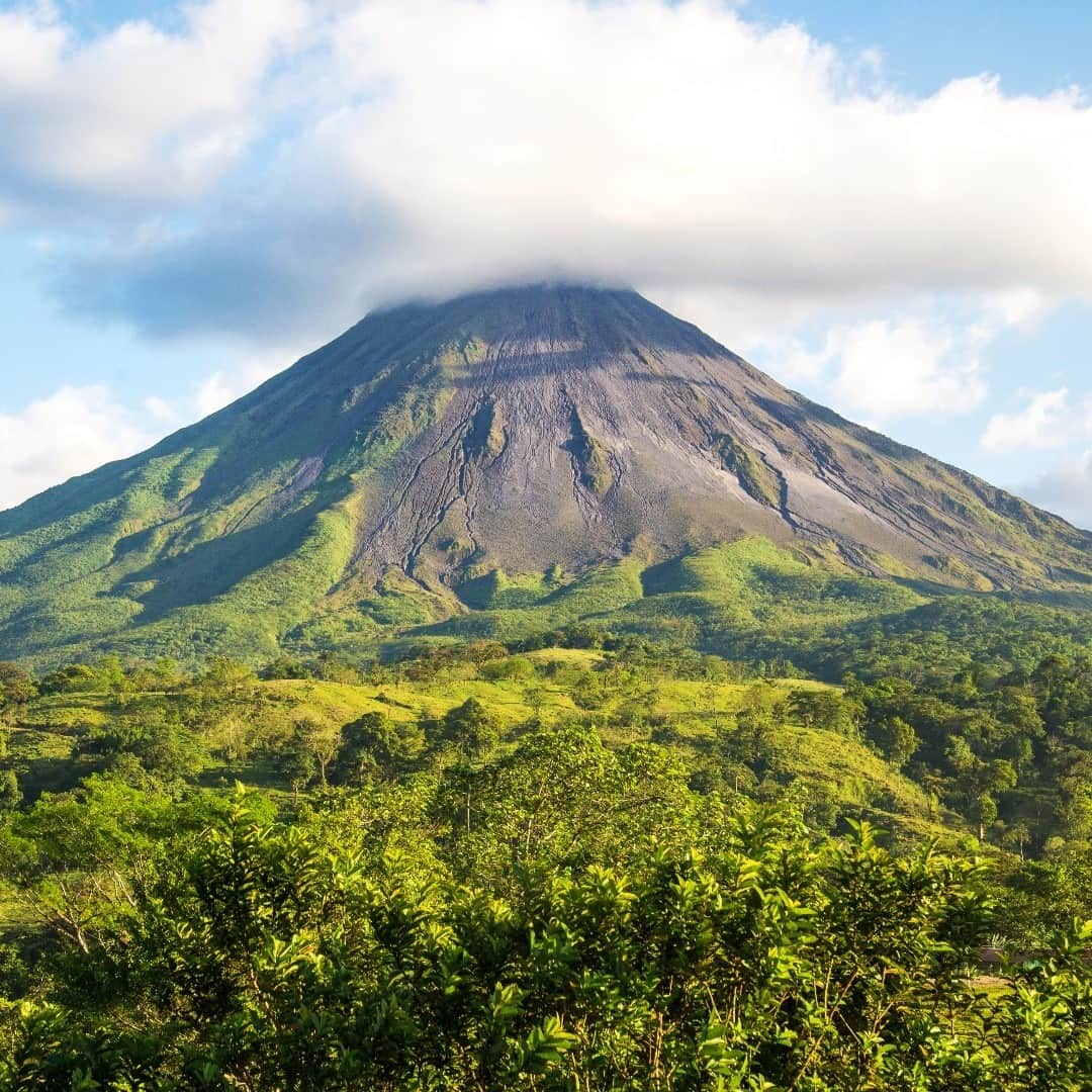 Lonely Planetのインスタグラム：「Costa Rica really has it all.   Stitch together deep virgin rainforests with smoldering volcanoes, cowlicks of soft, seashell-pink sand and cities sparkling with colonial architecture and that almost covers it. Combine that with how accessible it is for all types of travelers and you really have the perfect destination.   🏆Costa Rica is one of our #BestInTravel 2021 winners. Tap the link in our bio to discover more about this year's list.」