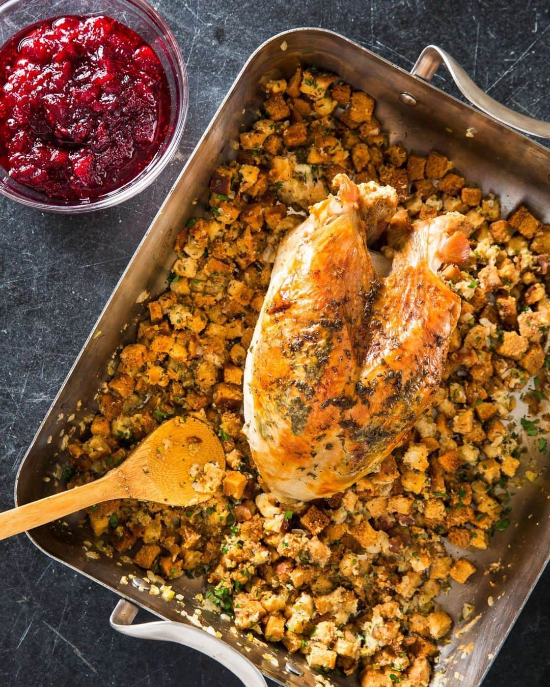 Good Morning Americaさんのインスタグラム写真 - (Good Morning AmericaInstagram)「One-pan roast turkey breast with herb stuffing! Serving a turkey breast is a great way to celebrate on a smaller scale, and this one-pan feast makes a festive, flavorful turkey dinner as foolproof as can be. GET RECIPE AT LINK IN BIO. #thanksgiving #recipe #turkey #turkeybreast #thanksgiving2020 #recipes #dinner #fallrecipe #onepanrecipes」11月25日 10時01分 - goodmorningamerica