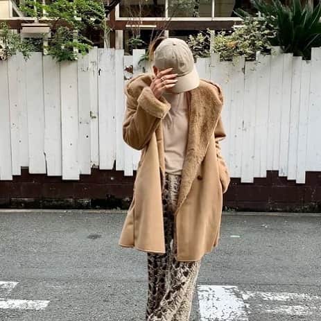ラレイアのインスタグラム：「🌴 ThanksセールSTARTしました👏✨ ・ 最安PRICE‼︎ 3日間限定でフェイクムートンコートが3,900円！ なんと3,000円OFFに😳🧡 ・ この価格で買えるのは27日(金)23:59までの3日間限定となっておりますのでゼッタイにお見逃しなく🥰  ・ ・ ・ @laleia_official  #hawaii#aloha#surf#beach#laleia#フォトジェニック#インスタ映え#インスタ女子#アロハ#ビーチ#楽天スーパーセール#ラレイア#楽天#ビーチガール#サーフスタイル#大人カジュア#冬#冬コーデ#冬ファッション#コート#ファーコート#ムートンコート#アウター#感謝祭#サンクスセール」
