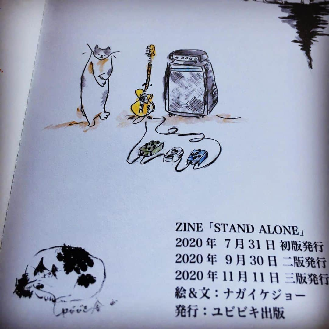 ナガイケジョーさんのインスタグラム写真 - (ナガイケジョーInstagram)「音源＋ZINE『STAND ALONE』、小部数ずつ刻むシステムで現在三版になっています。こちら綴じ糸が茶色と渋く変更あり。是非手で触れて、目で見て、耳で堪能していただきたい作品です。 ▼商品詳細は、プロフィールのリンクからチェックください▼ゆびびき舎 #standalone #zine」11月25日 10時16分 - joenagaike