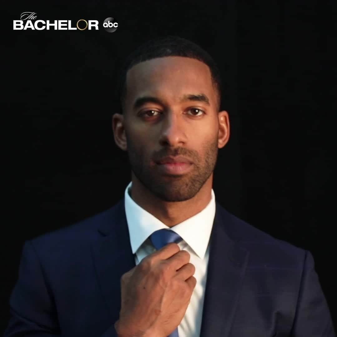 アメリカン・ブロードキャスティング・カンパニーのインスタグラム：「We're falling for this MATT-chelor 😍 Watch his journey begin Monday, Jan 4 on ABC 🌹 #TheBachelor」