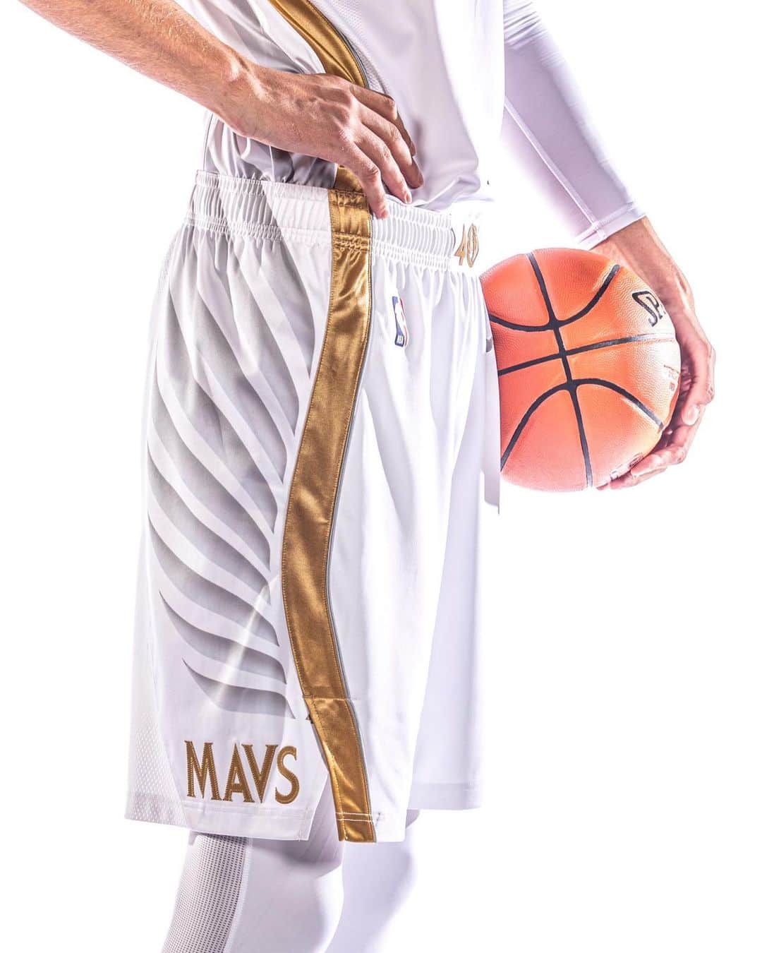 NBAさんのインスタグラム写真 - (NBAInstagram)「The @dallasmavs unveil their new City edition uniform!」11月25日 10時47分 - nba
