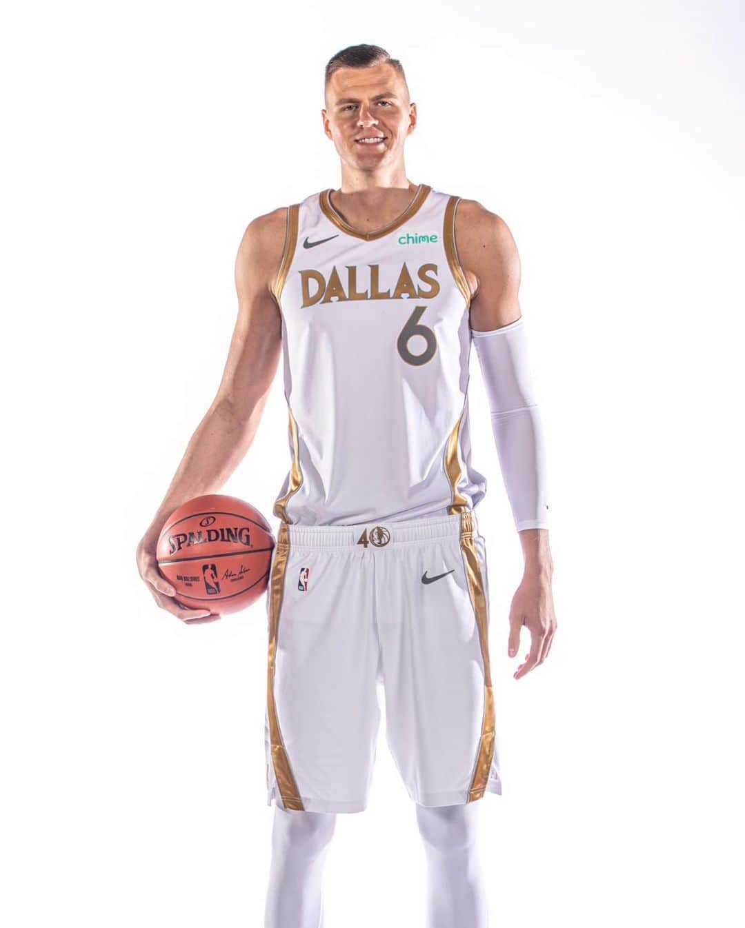 NBAさんのインスタグラム写真 - (NBAInstagram)「The @dallasmavs unveil their new City edition uniform!」11月25日 10時47分 - nba