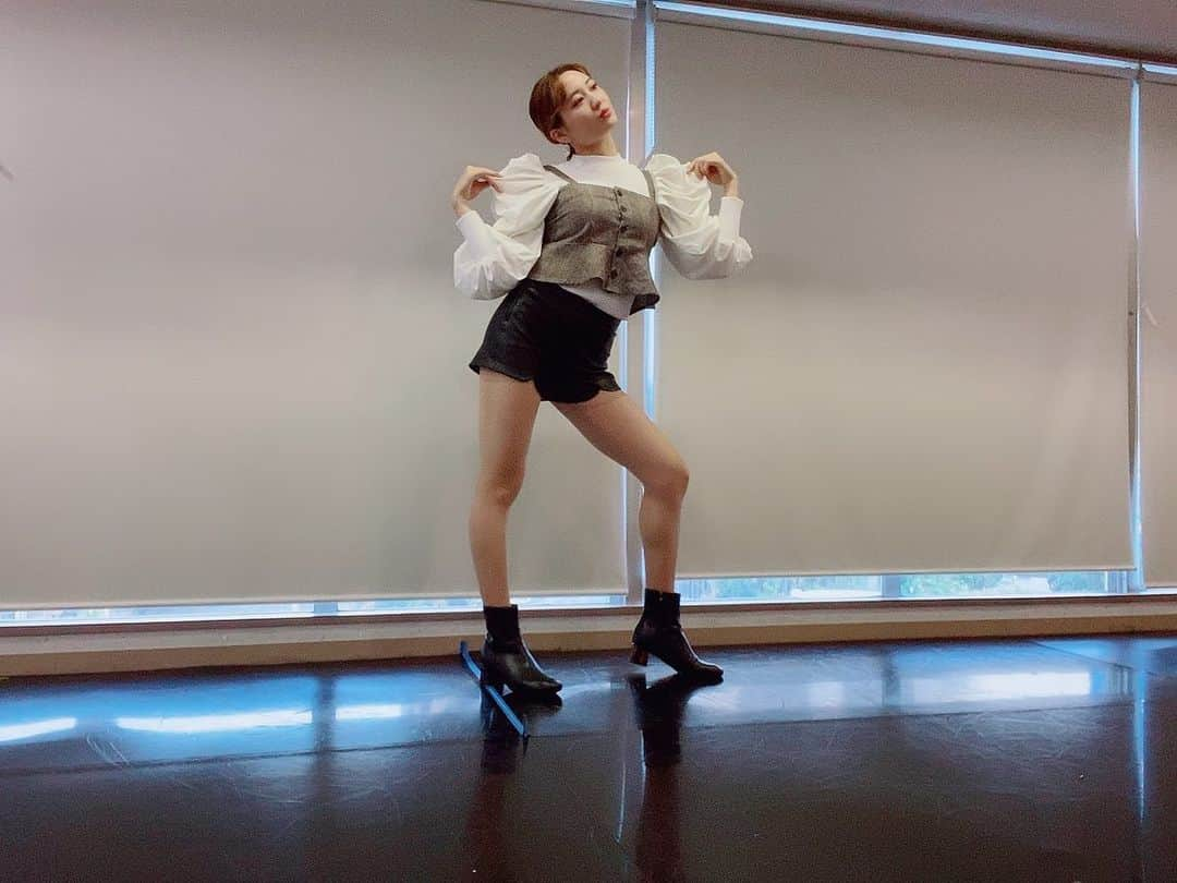 依東杏奈さんのインスタグラム写真 - (依東杏奈Instagram)「また踊りたいな〜🥰💕  #icantstopme  #twice #twice好きな人と繋がりたい #dance #ジヒョ #안녕하십니까 #hello #안녕 #안녕하세요 🎵」11月25日 10時40分 - anna0555n_n