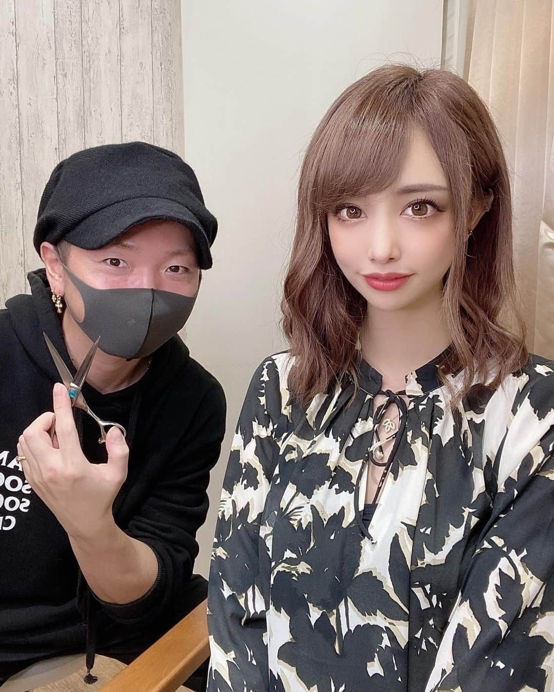 サキ吉さんのインスタグラム写真 - (サキ吉Instagram)「と……言うわけで皆さんストーリーでお気付きだとは思うんですが、 またエクステ付けました🤣💥 かずやさんいつもありがとう👼💞 @lapis_kazuya  ． #lapis #ミディアムヘア  #ロブ #エクステ #新宿」11月25日 10時53分 - sakikichi1201