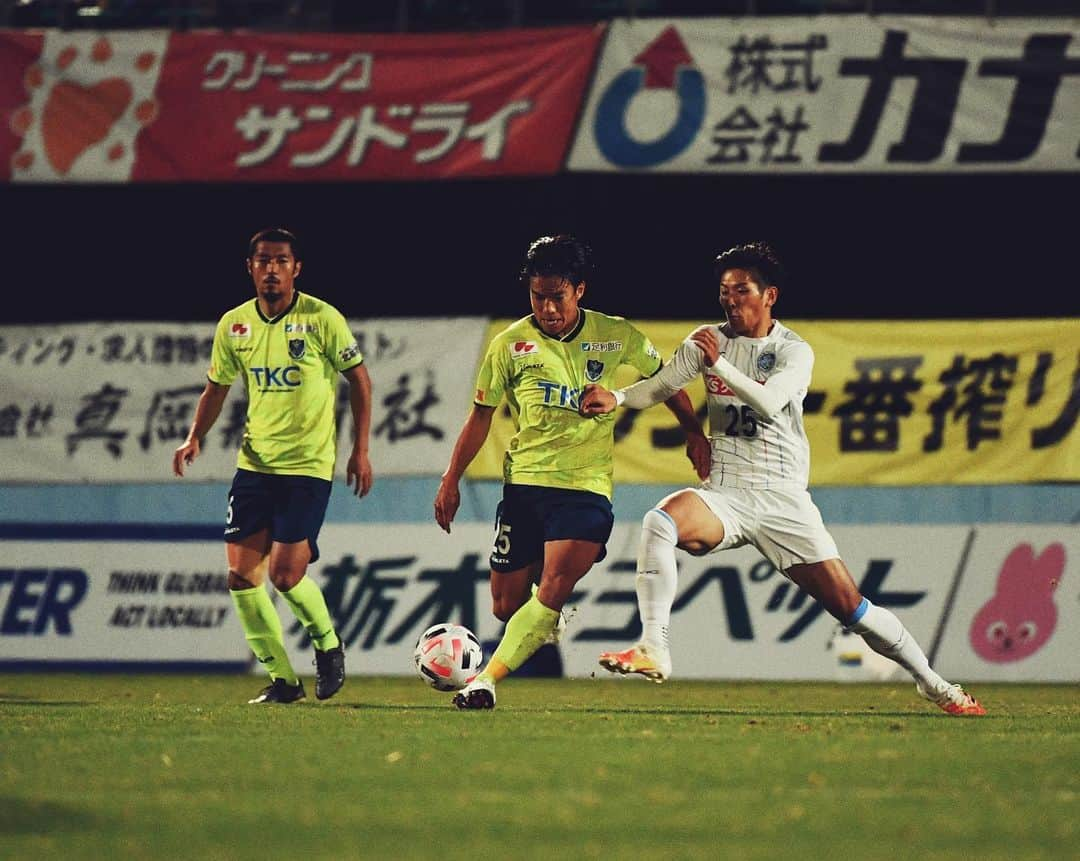 栃木SCさんのインスタグラム写真 - (栃木SCInstagram)「. 【GAME PHOTO】 . ▽HOME GAME  11/21 vs水戸ホーリーホック . ▽SCORE 栃木 1-3 水戸 . ▽SCORER 3分 奥田晃也(水戸) 24分 明本考浩(栃木) 78分 山口一真(水戸) 85分 前嶋洋太(水戸) . ▽STARTING LINEUP GK 1 #川田修平 DF 23 #柳育崇 DF 30 #田代雅也 DF 6 #瀬川和樹 MF 33 #黒﨑隼人 MF 25 #佐藤祥 MF 5 #岩間雄大 MF 17 #山本廉 FW 8 #明本考浩 FW 18 #森俊貴 FW 16 #榊翔太 . ▽SUBMEMBER GK 22 #塩田仁史 DF 2 #伊藤竜司 MF 11 #平岡翼 MF 14 #西谷優希 FW 19 #大島康樹 FW 9 #エスクデロ競飛王 FW 29 #矢野貴章 . . 次節は11/25(水)にアウェイでファジアーノ岡山戦です！ 引き続き共に戦いましょう！ KEEP MOVING FORWARD . #栃木SC #全員戦力 #jleague #Jリーグ #サッカー .」11月25日 10時54分 - tochigisc_official