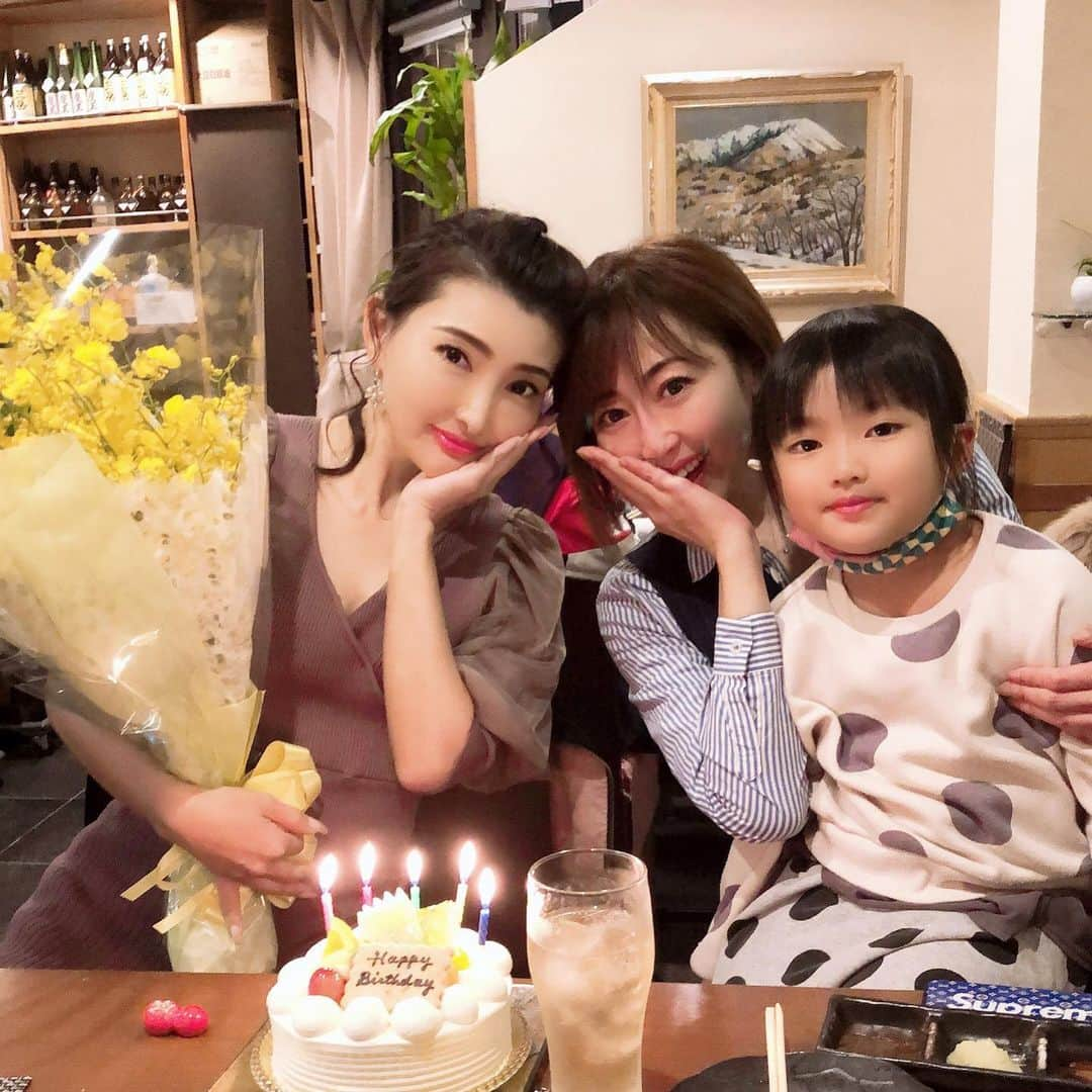 山内智恵さんのインスタグラム写真 - (山内智恵Instagram)「お誕生日🎉🎂✨💖 大好きな人に囲まれて 迎えることができました✨ ほんとに感謝しかない😢 ほんとにありがとう❣️ うるうるしすぎて 新たな幕開けの始まり😌👏💖 🎂大好きなご飯屋さん 鉄板焼きの大井🍴さんにて #山内智恵#マキろん#japanesegirl #お誕生日#birthday #感謝#ありがとう」11月25日 10時57分 - chie_yamauchi